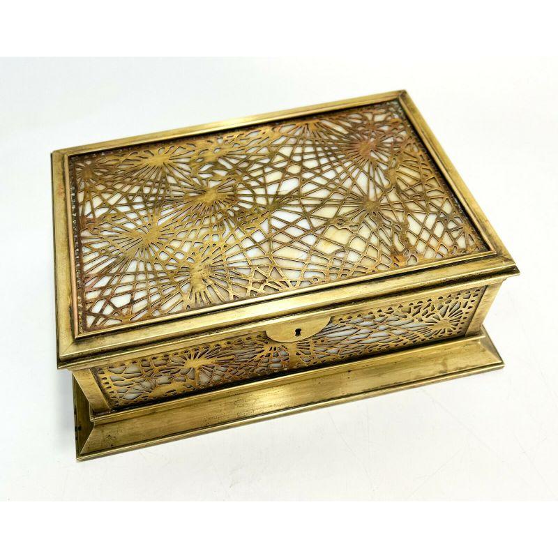 Tiffany Studios White & Orange Slag Glass Humidor Box in Pine Needle #830, c1900 In Good Condition In Gardena, CA