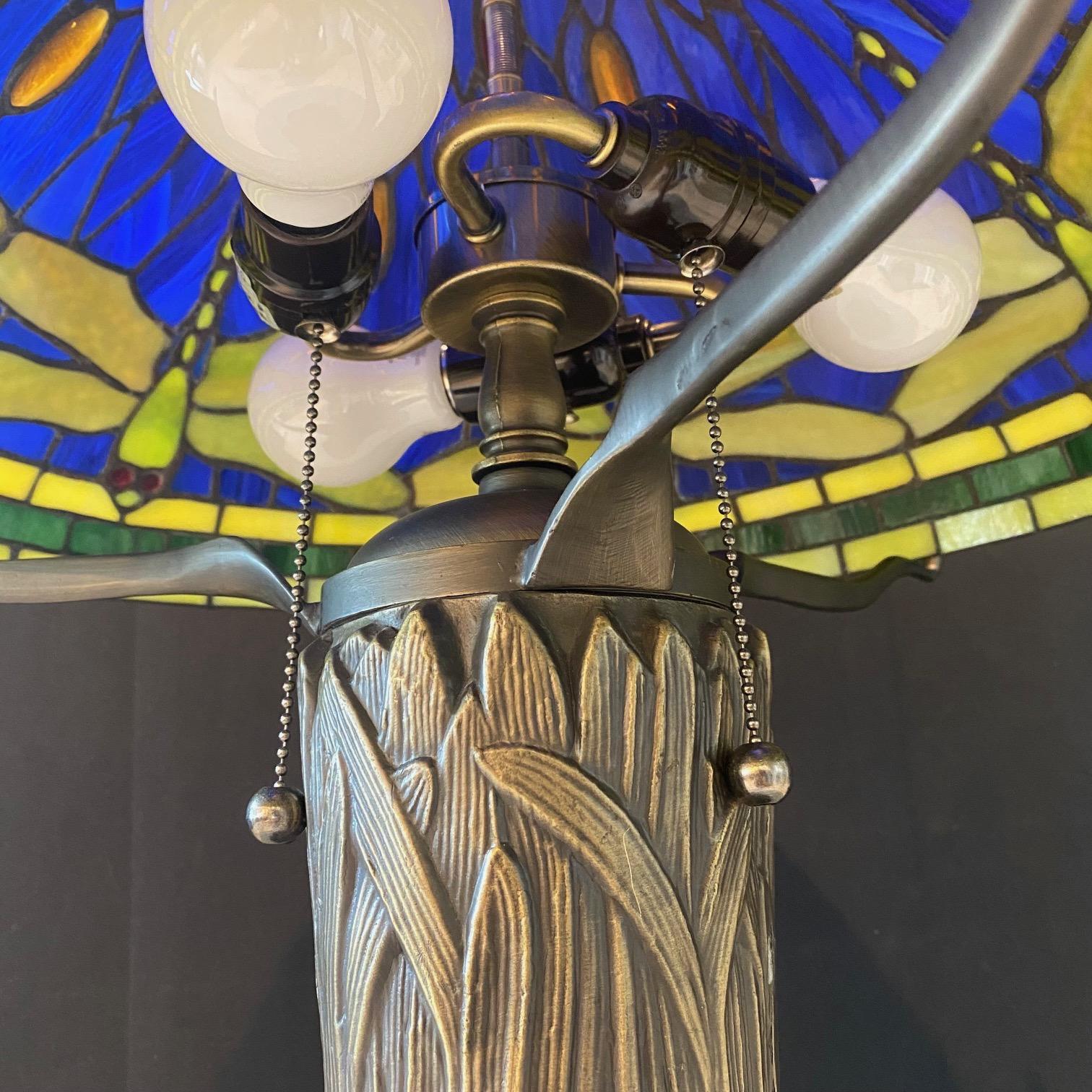 Jugendstil-Tischlampe mit Libellen aus Bronze im Tiffany-Stil im Angebot 5