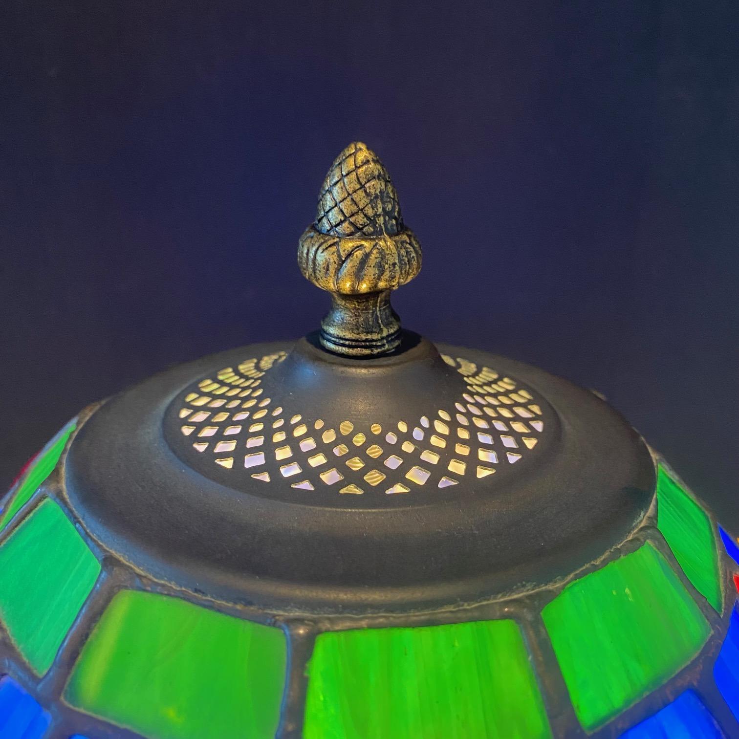 Américain Lampe de table Art Nouveau libellule en bronze de style Tiffany en vente