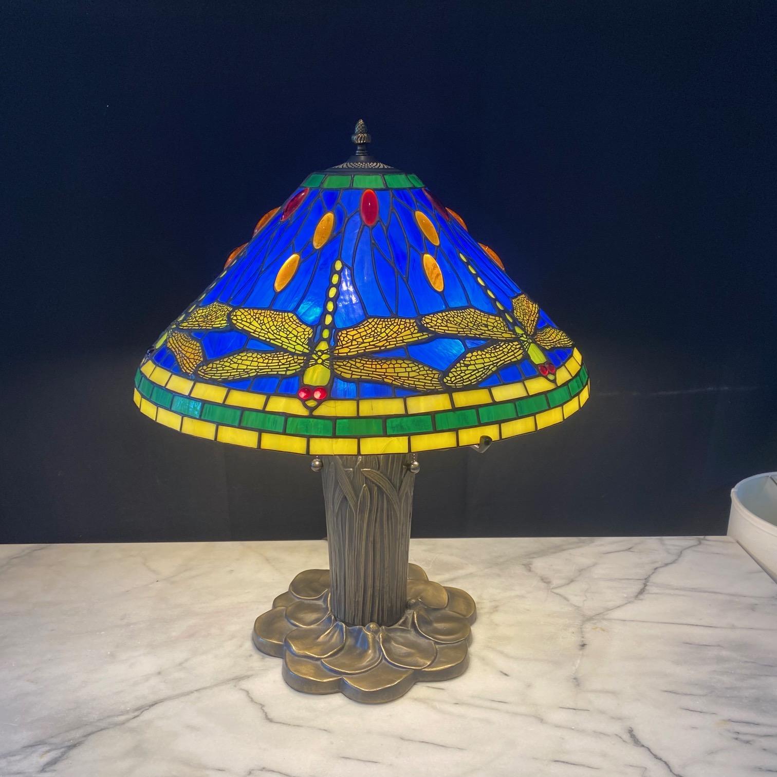 Jugendstil-Tischlampe mit Libellen aus Bronze im Tiffany-Stil im Zustand „Gut“ im Angebot in Hopewell, NJ