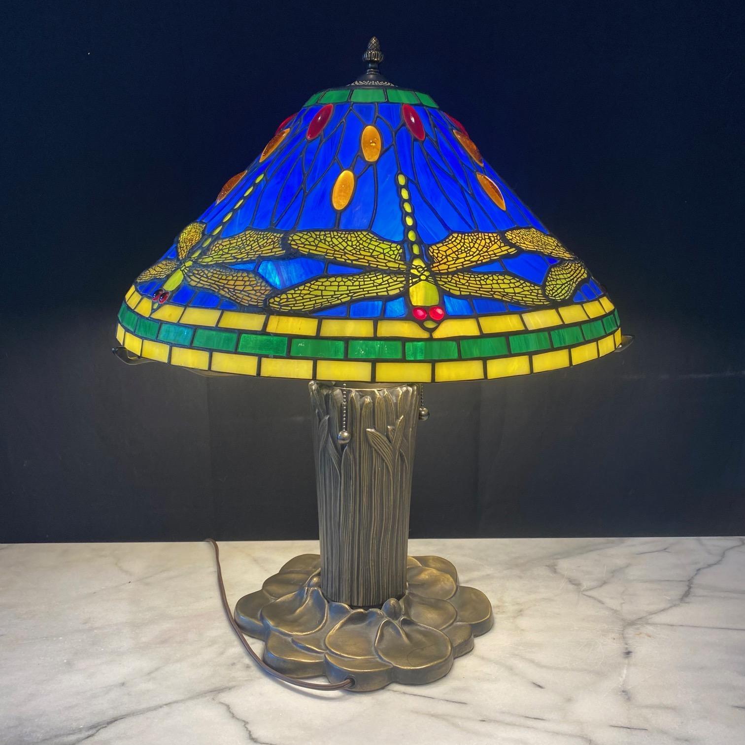 Jugendstil-Tischlampe mit Libellen aus Bronze im Tiffany-Stil (Glaskunst) im Angebot
