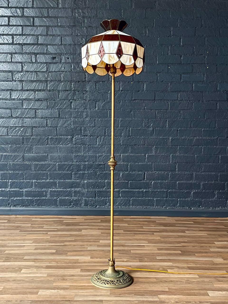 Art nouveau Lampadaire de style Tiffany Art Nouveau avec abat-jour en verre ambre et crème en vente