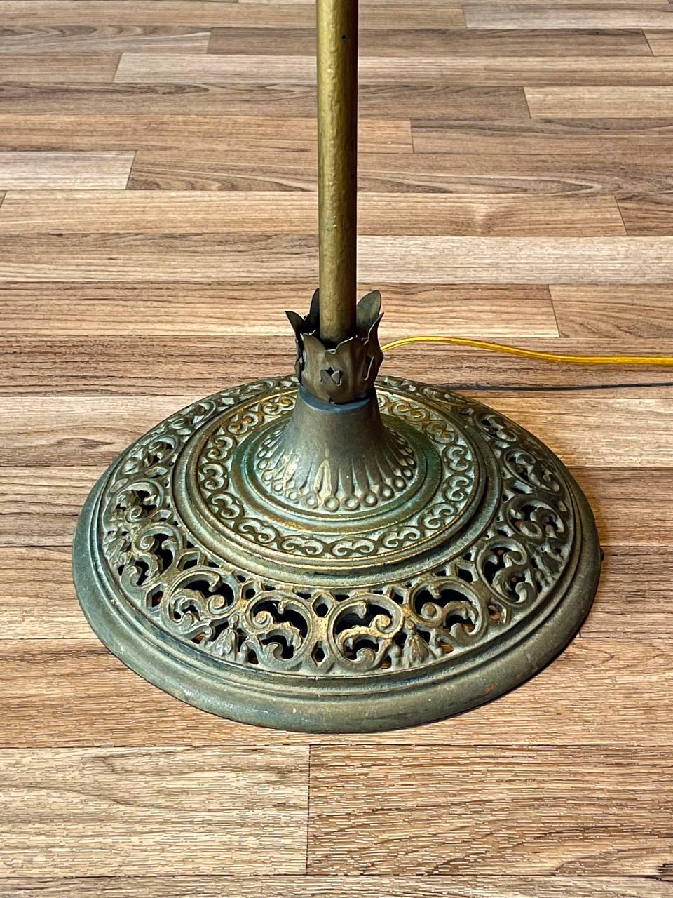 Lampadaire de style Tiffany Art Nouveau avec abat-jour en verre ambre et crème en vente 2