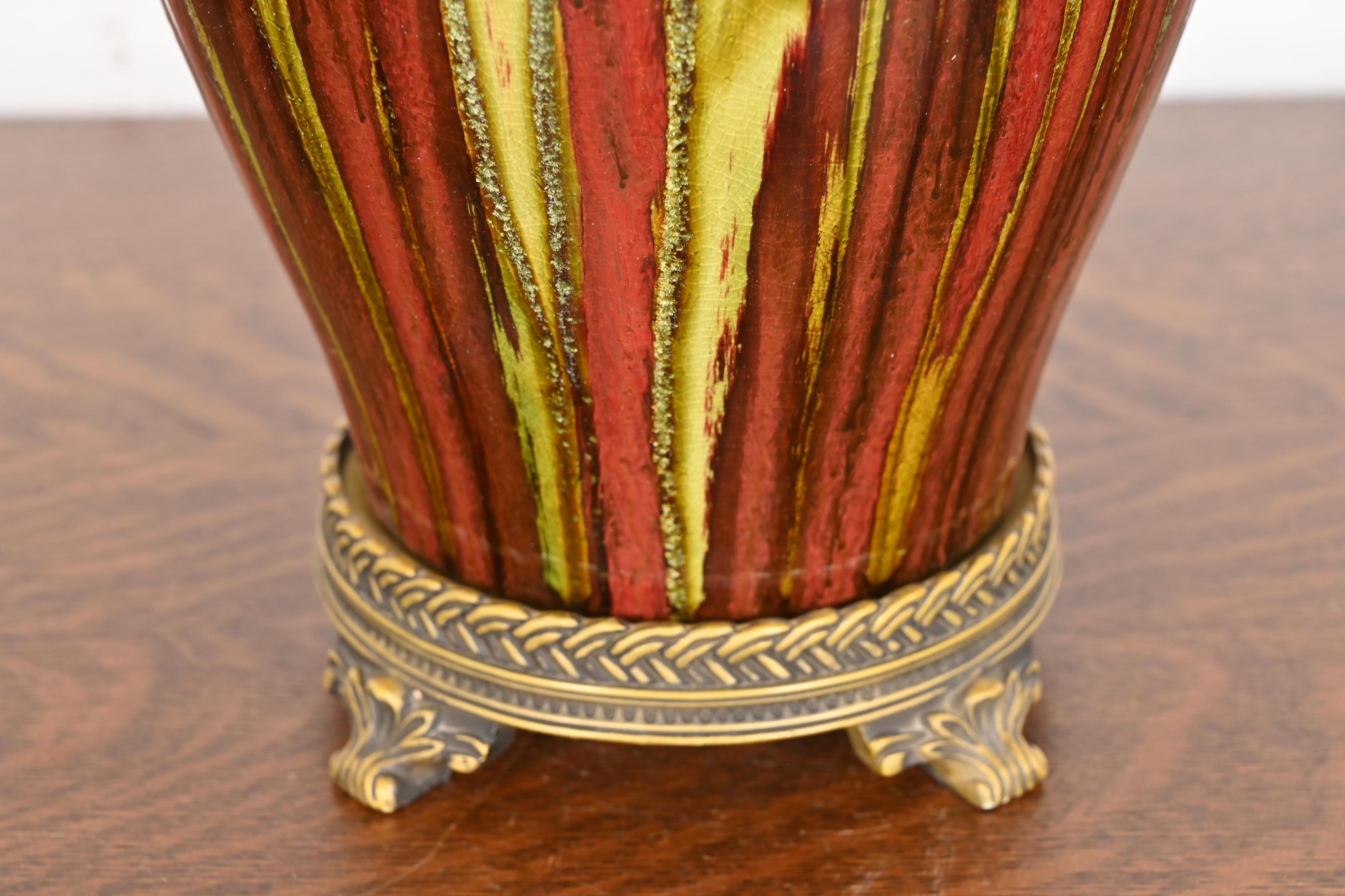Lampada da tavolo in ceramica in stile Tiffany con paralume in vetro colorato in vendita 4