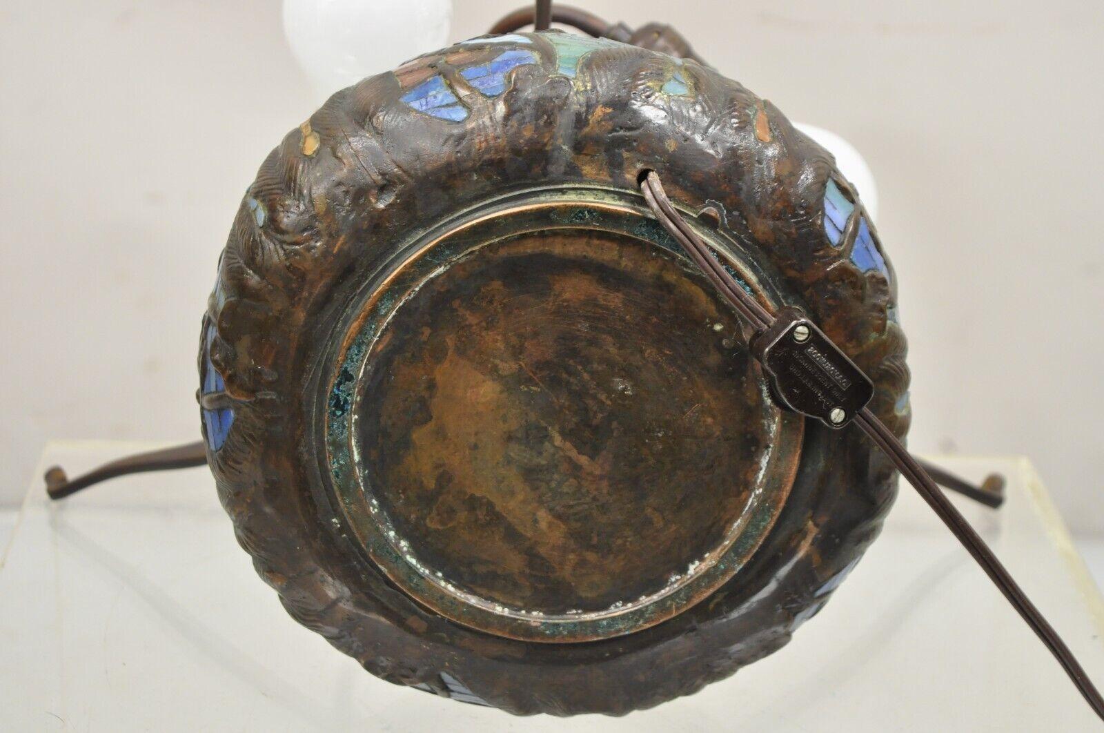 Lampe de table de style Tiffany en bronze et verre teinté au plomb œil bleu libellule en vente 2
