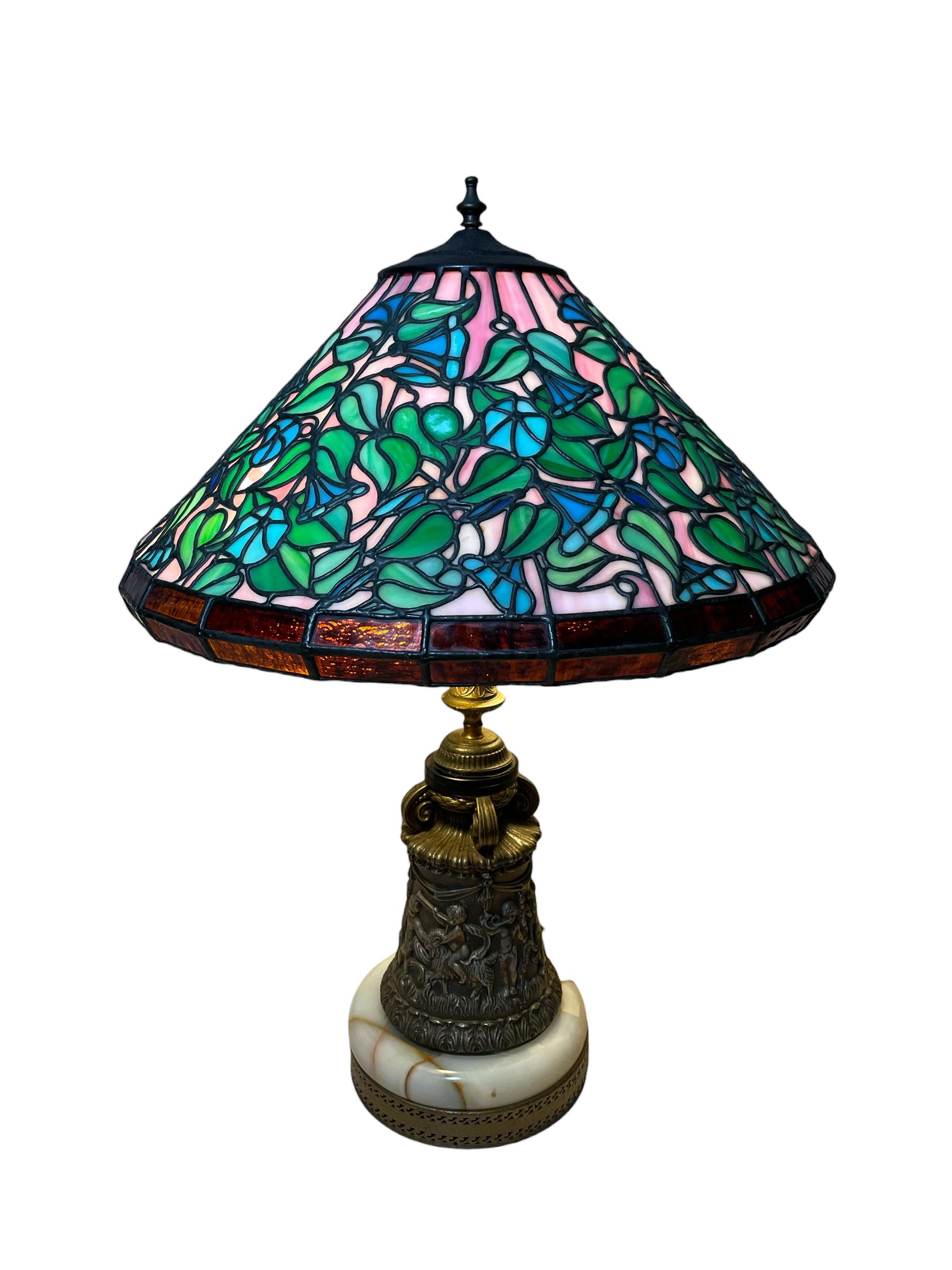 Lampe de table en bronze de style Tiffany avec motif de fleurs de trompette bleue en vente 5