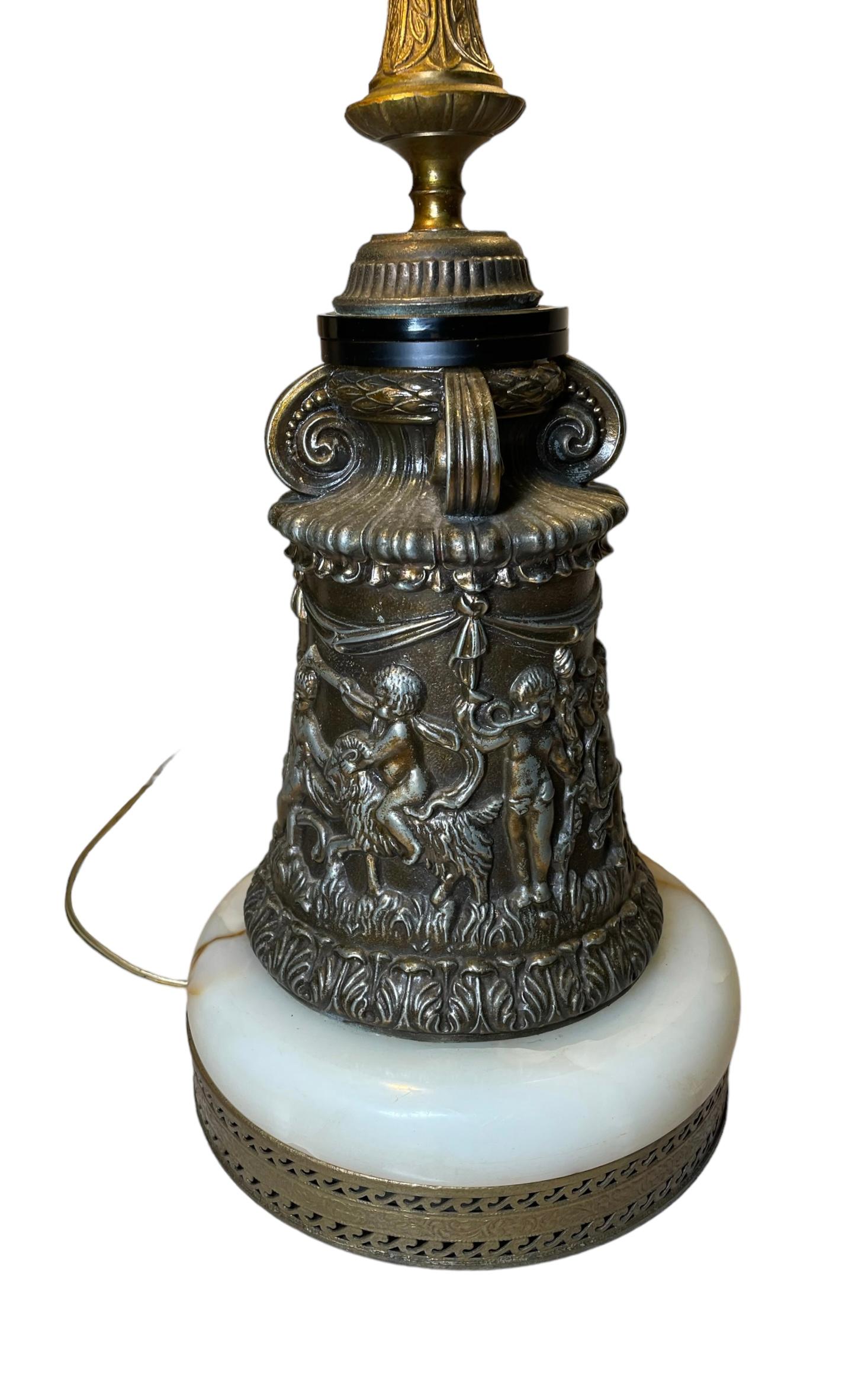 Lampe de table en bronze de style Tiffany avec motif de fleurs de trompette bleue en vente 6