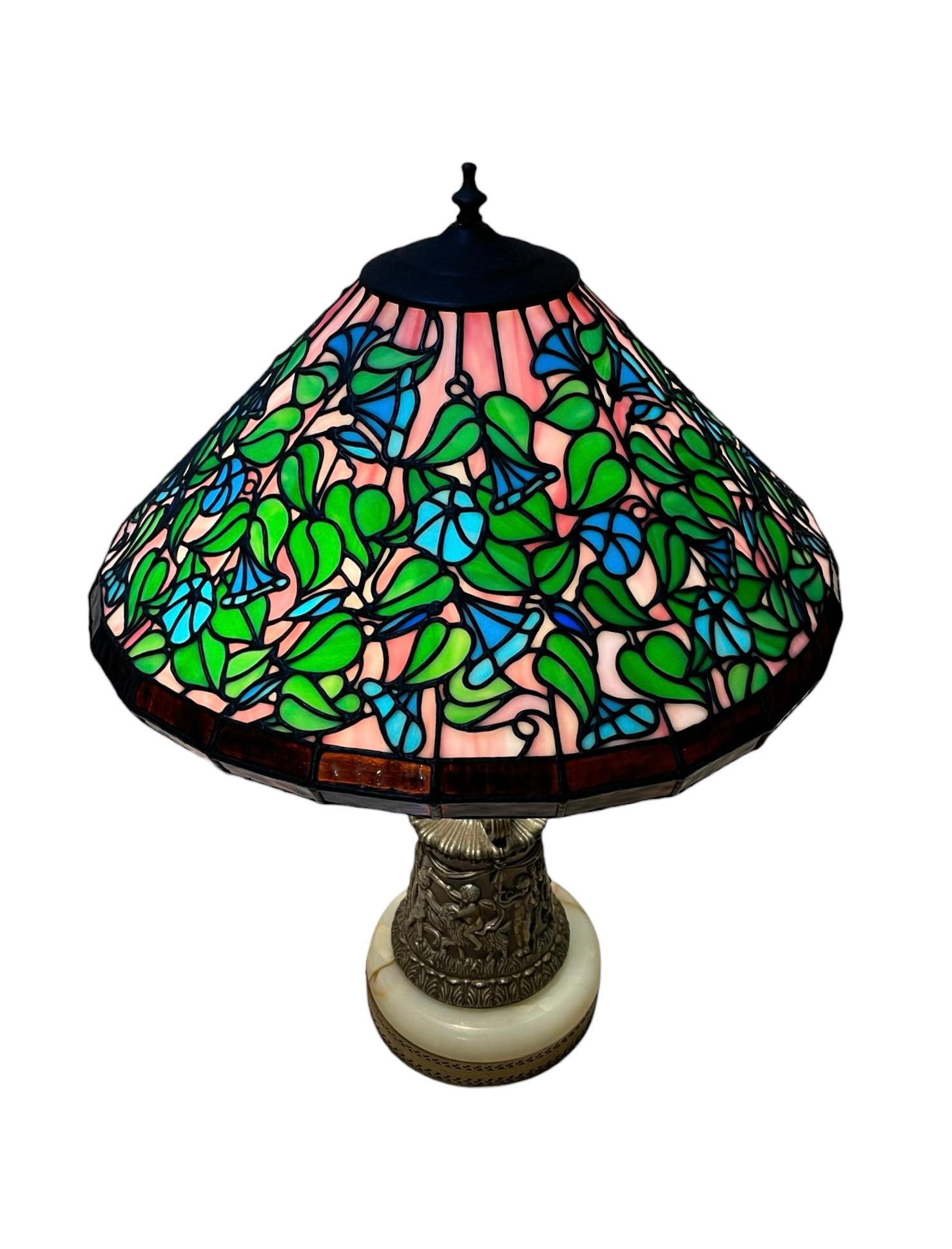 Lampe de table en bronze de style Tiffany avec motif de fleurs de trompette bleue en vente 10