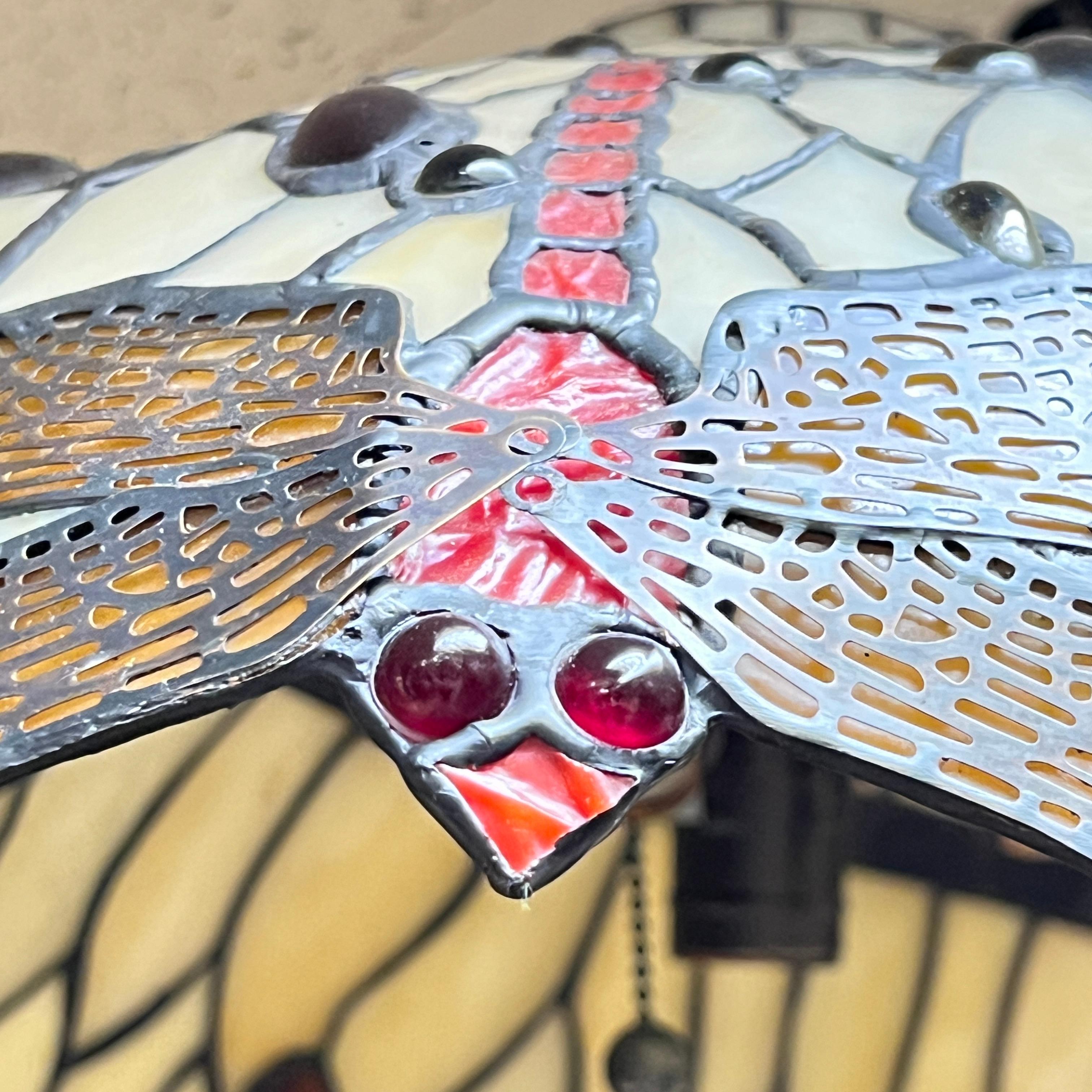 Art Nouveau Ciondolo a forma di libellula in vetro colorato in stile Tiffany in vendita