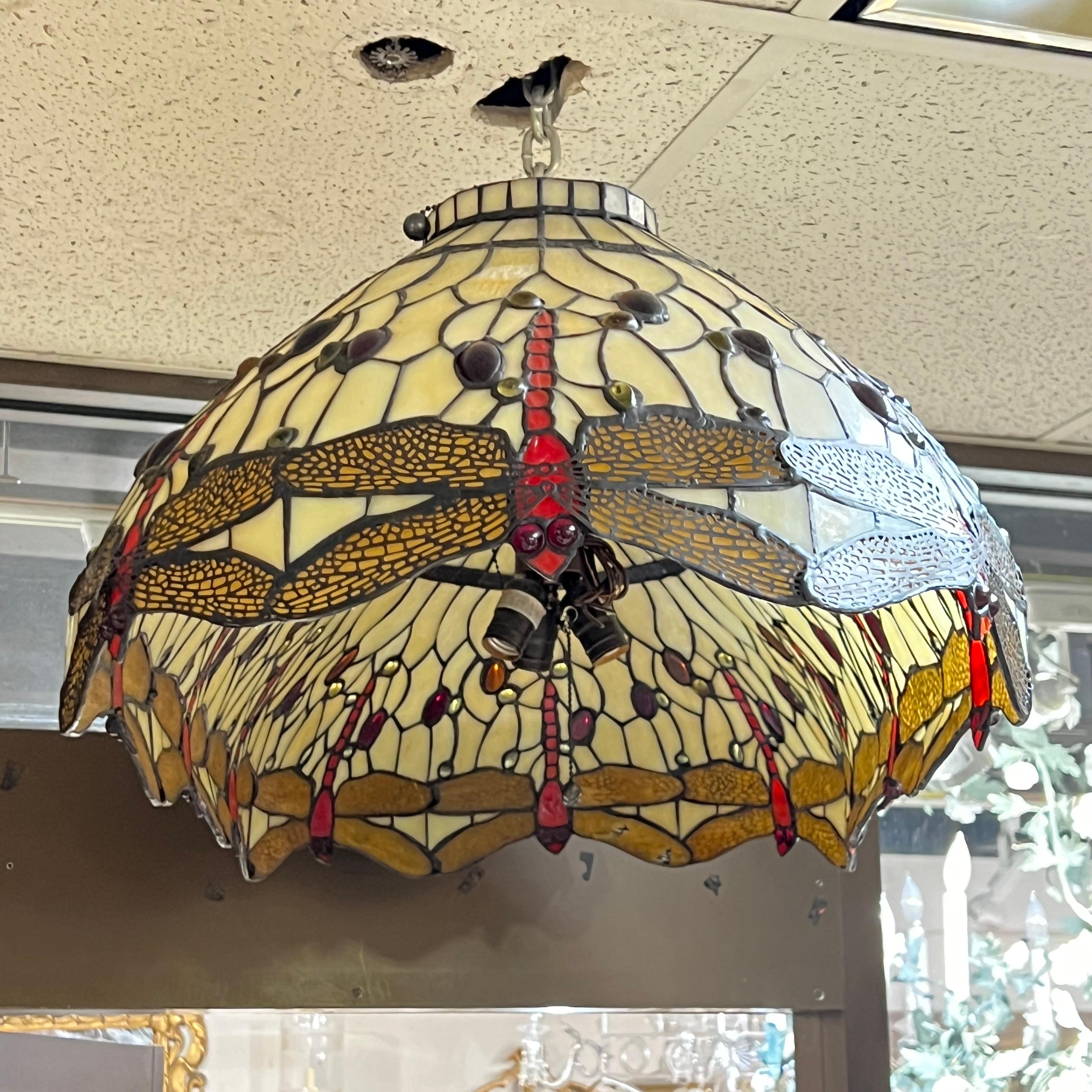 Ciondolo a forma di libellula in vetro colorato in stile Tiffany in vendita 1