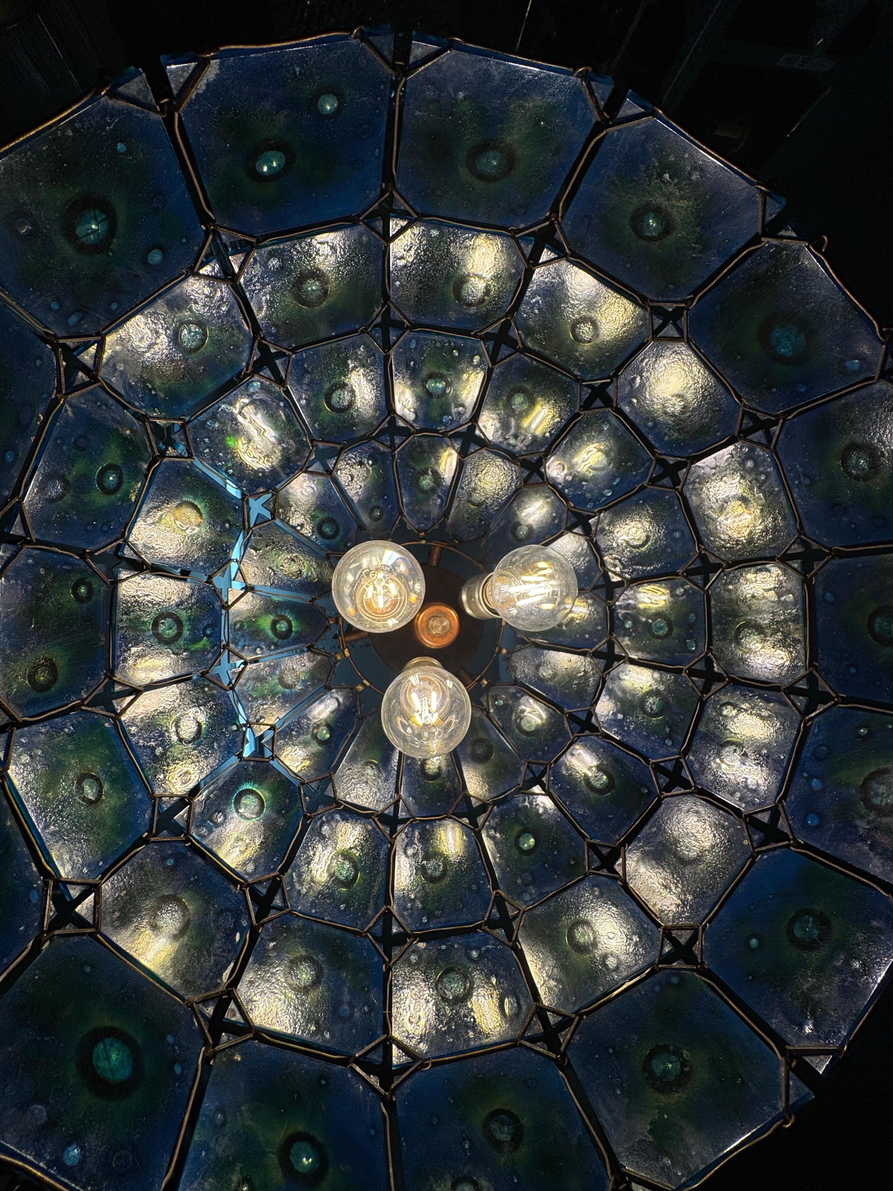 Lampadario a sospensione in vetro e rame in stile Tiffany,  circa 1940 In condizioni buone in vendita a Wiesbaden, Hessen