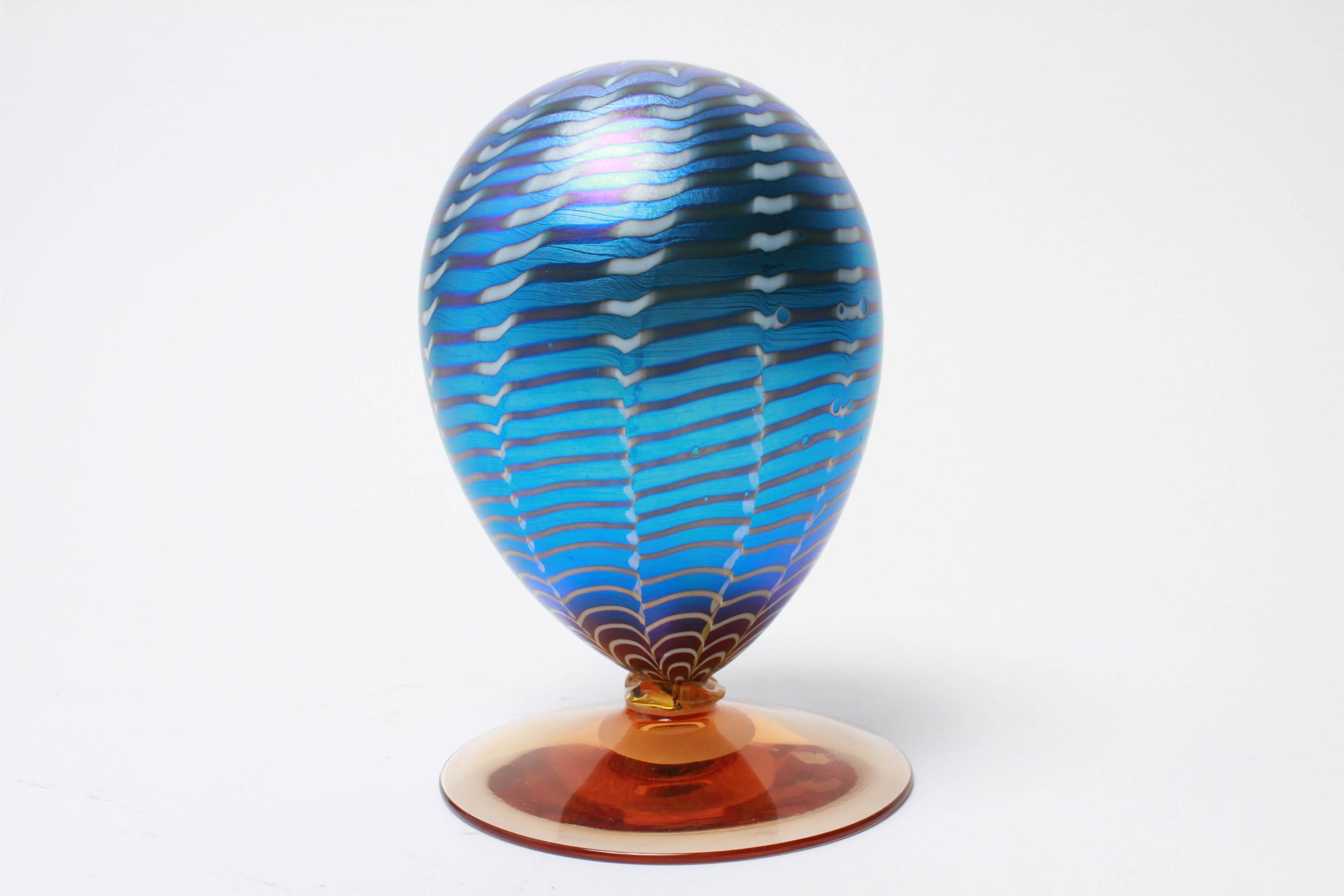 Belle Époque Tiffany Style Iridescent Pulled-Feather Art Glass Egg