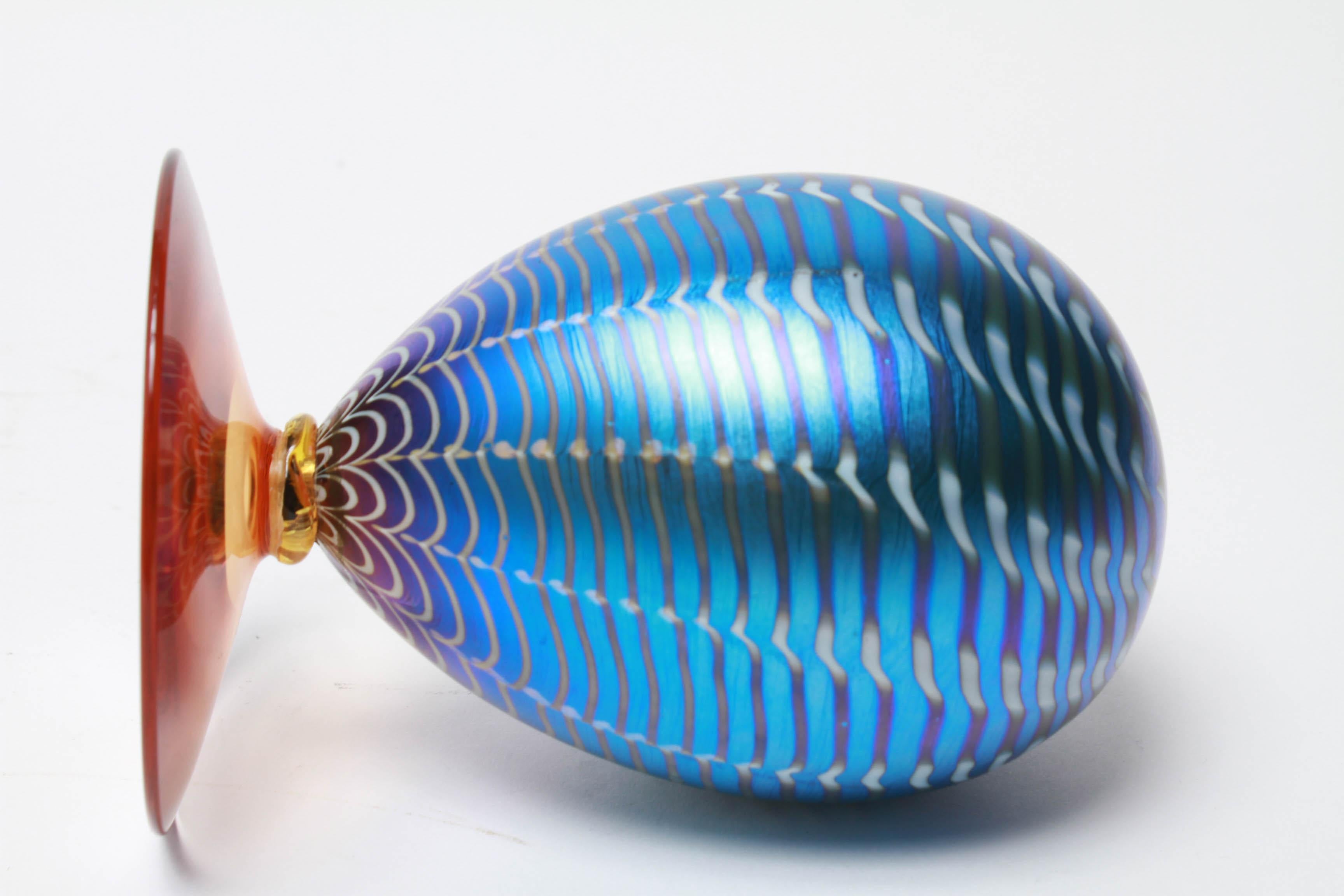20th Century Tiffany Style Iridescent Pulled-Feather Art Glass Egg