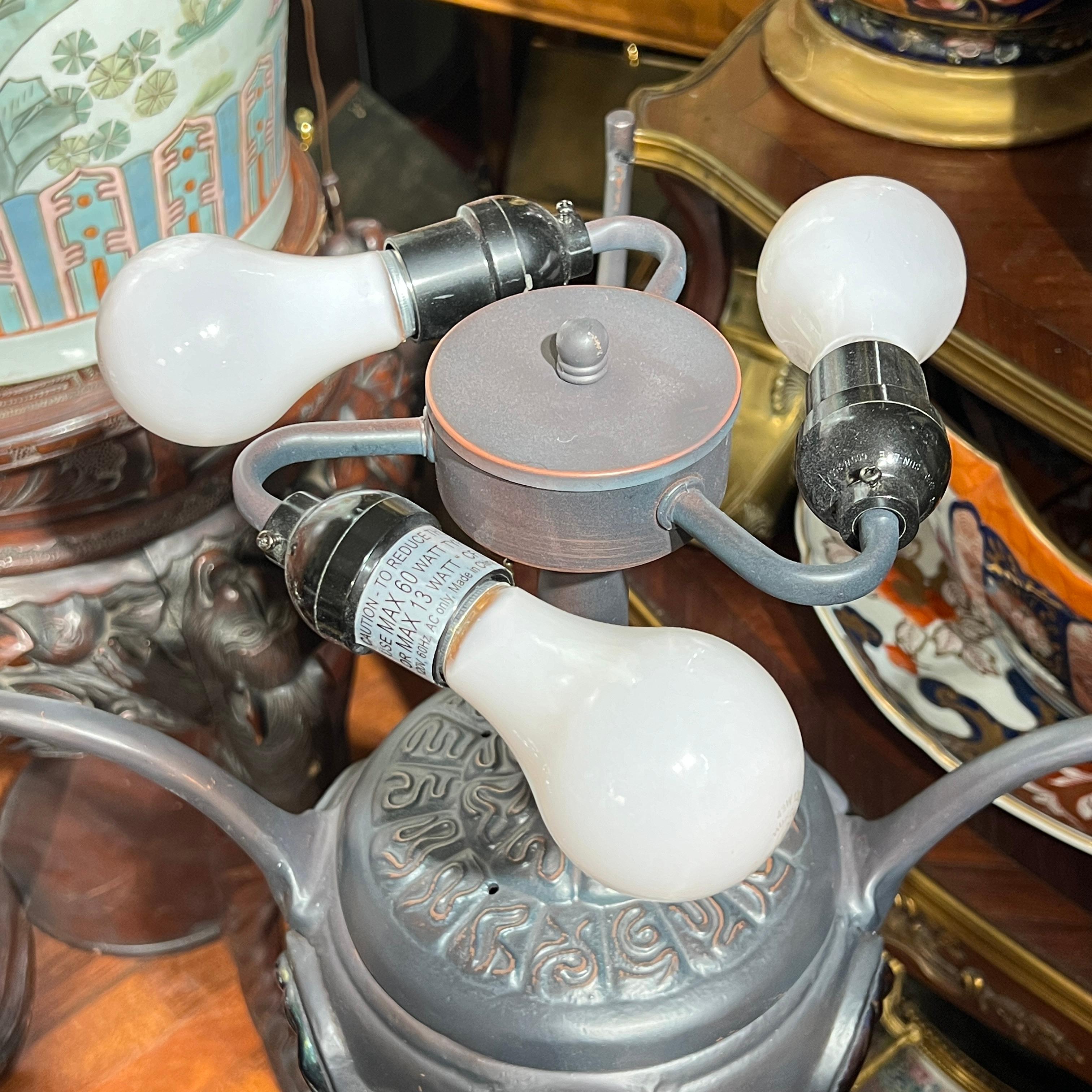 Tischlampe aus Bleiglas im Tiffany-Stil im Angebot 4