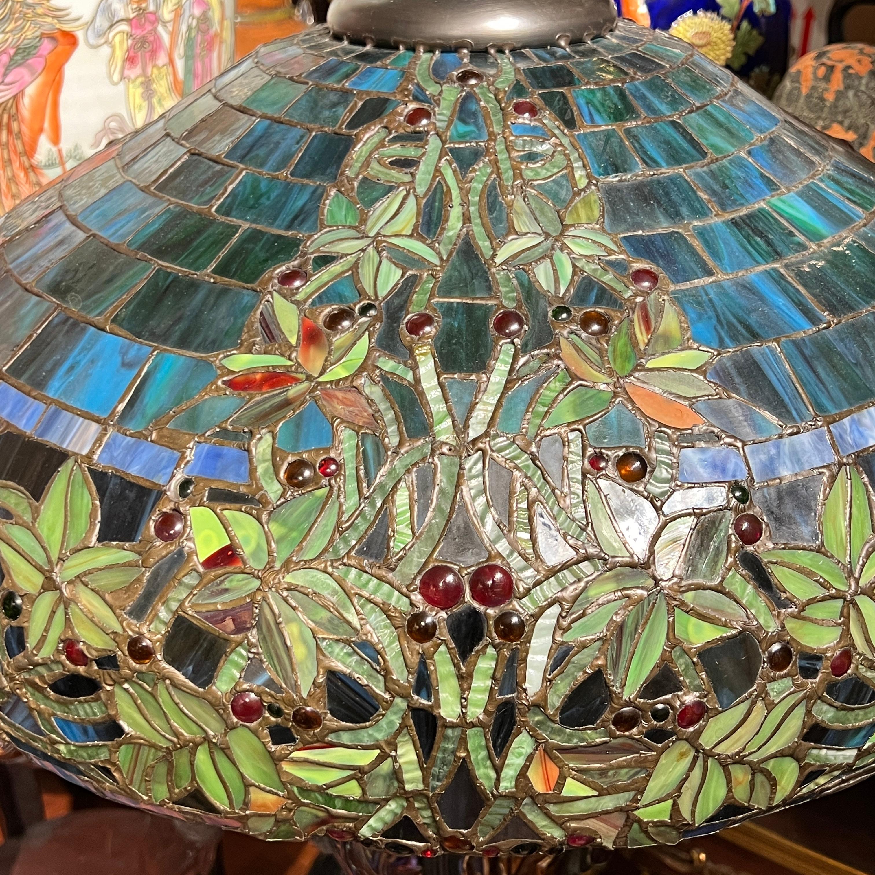 Tiffany style Leaded Glass Table Lamp For Sale 5