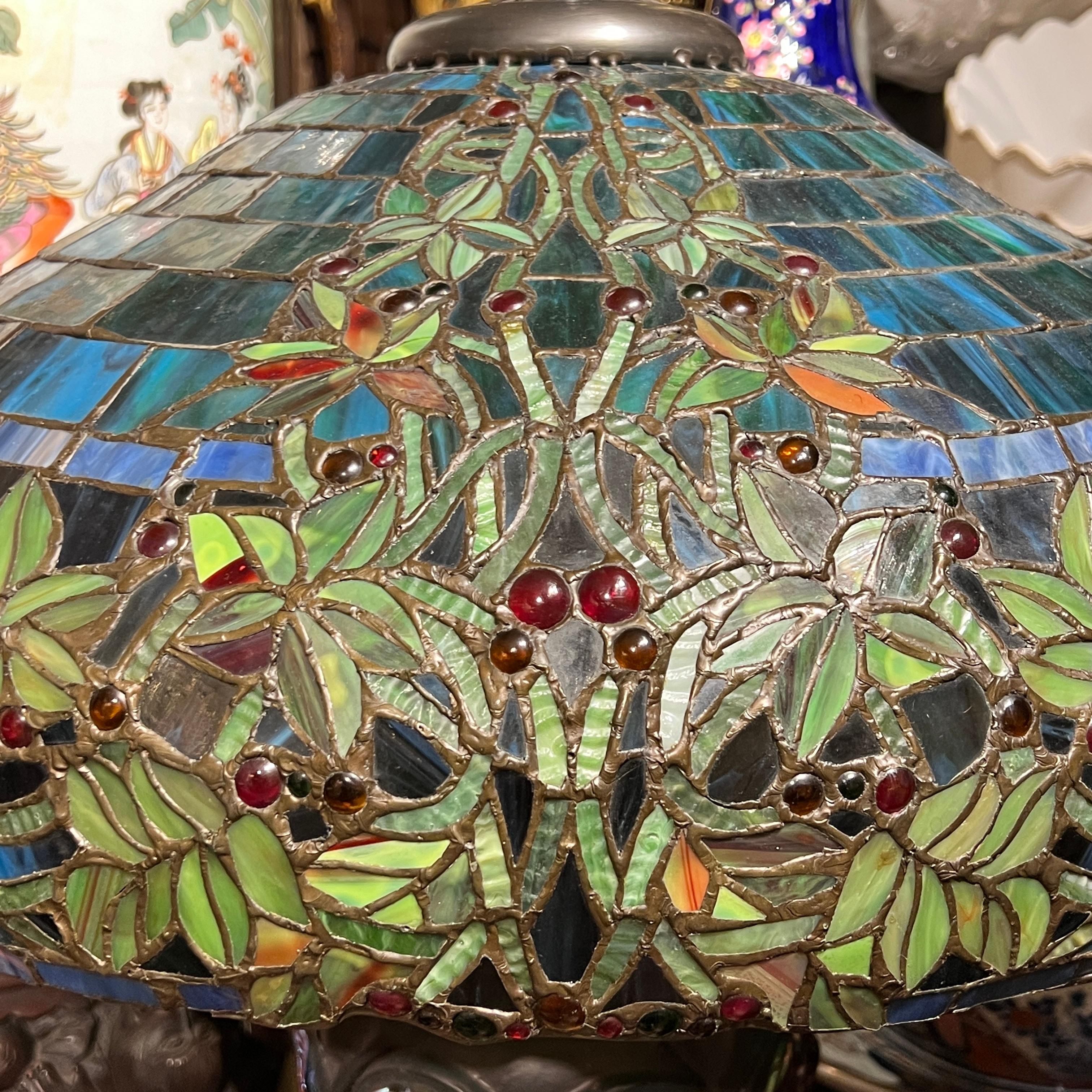 Tischlampe aus Bleiglas im Tiffany-Stil im Angebot 7