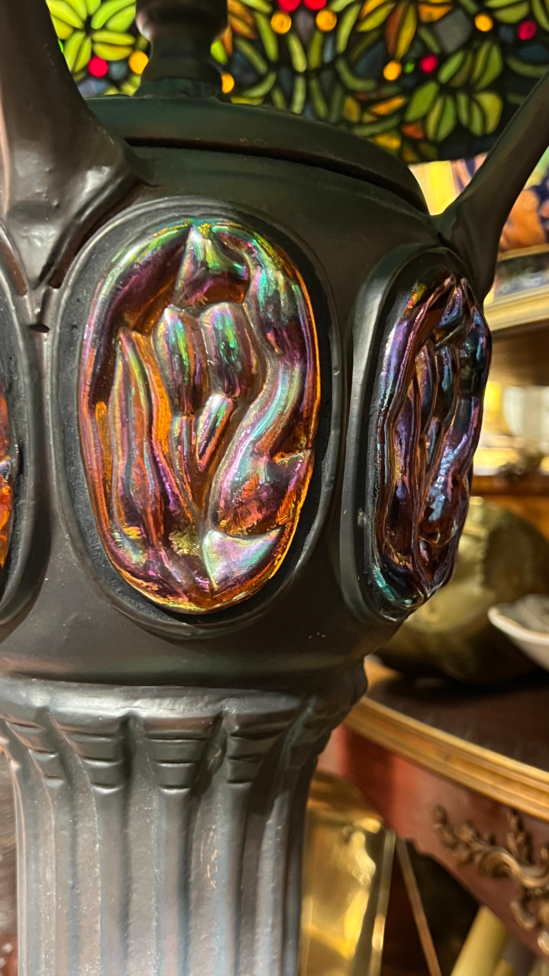 Tischlampe aus Bleiglas im Tiffany-Stil im Angebot 11