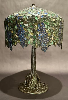 Lampada da tavolo in vetro piombato e bronzo a forma di tronco d'albero Handel