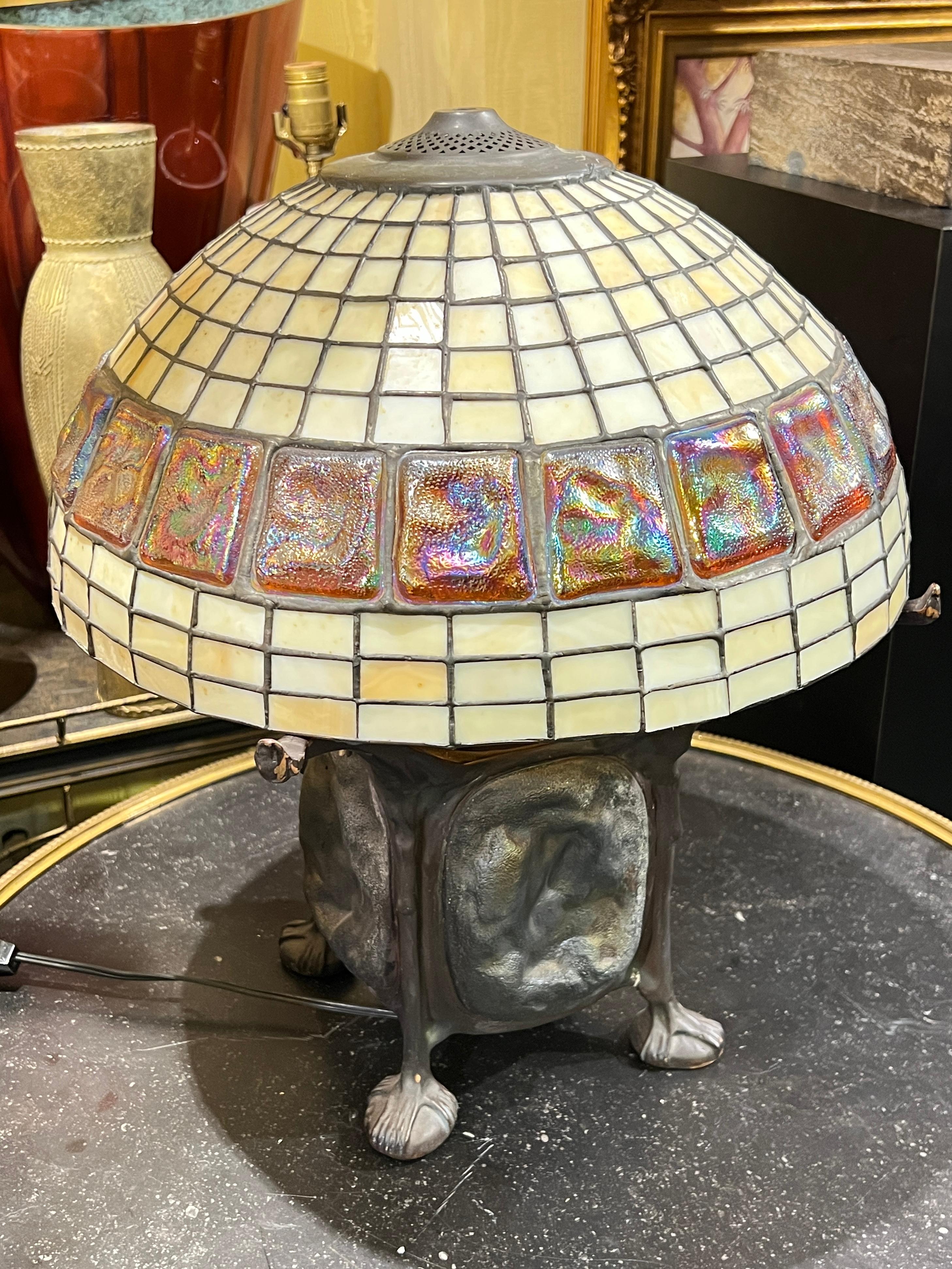 Tiffany Style Leaded Turtle Back Glass and Bronze Table Lamp In Good Condition For Sale In New York, NY