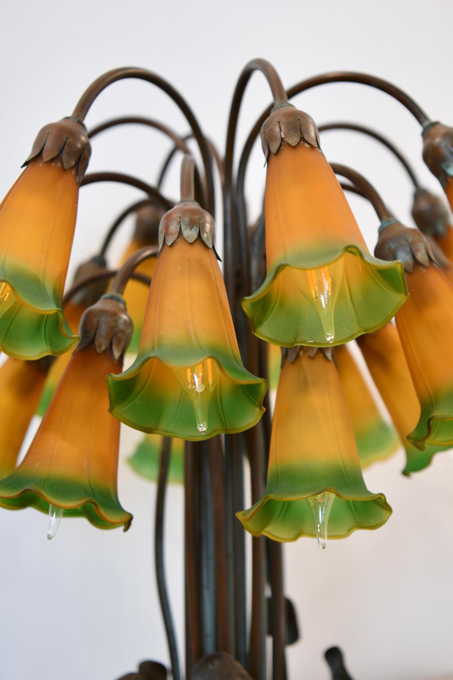 Tiffany Style Lily Table Lamp For Sale 10