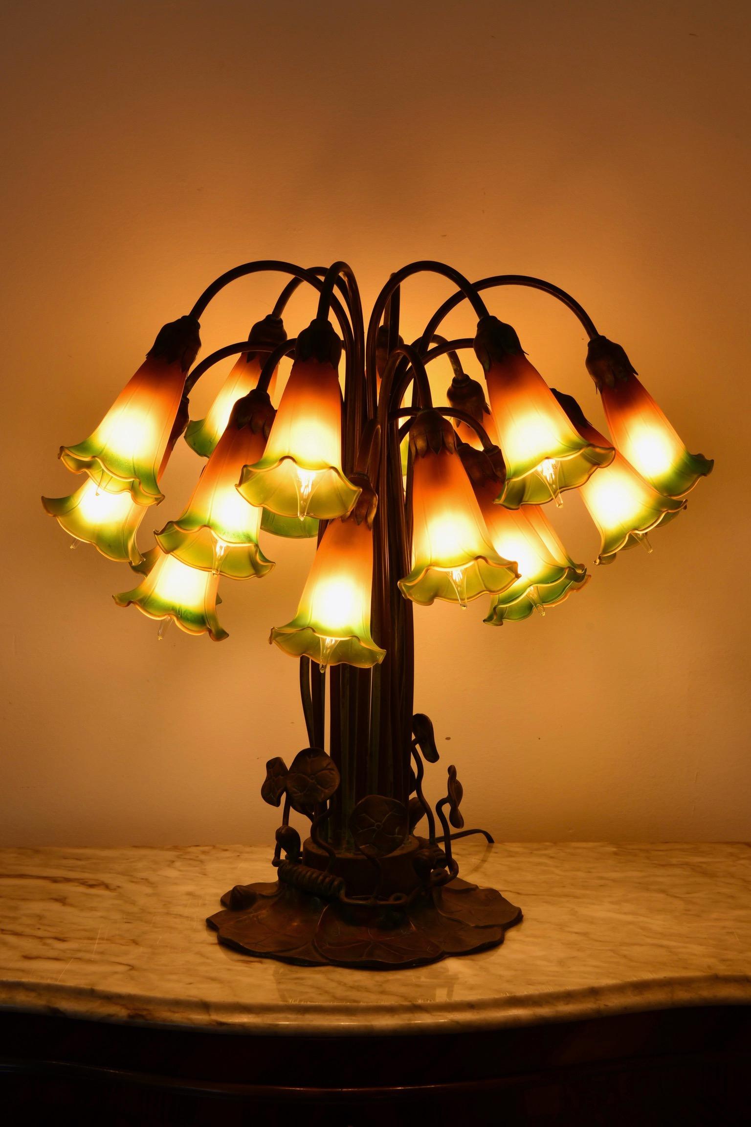Tiffany Style Lily Table Lamp For Sale 1
