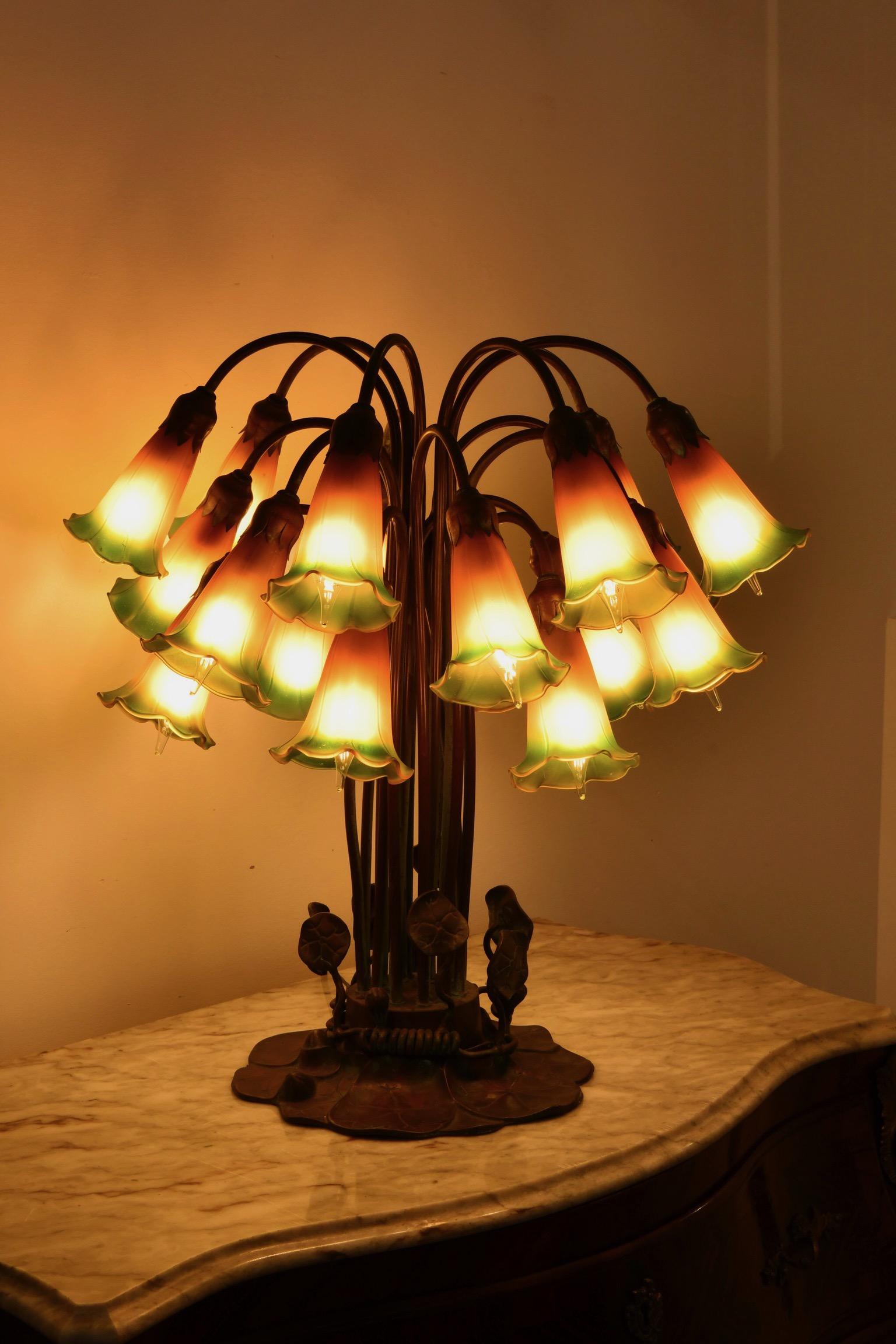 Tiffany Style Lily Table Lamp For Sale 3