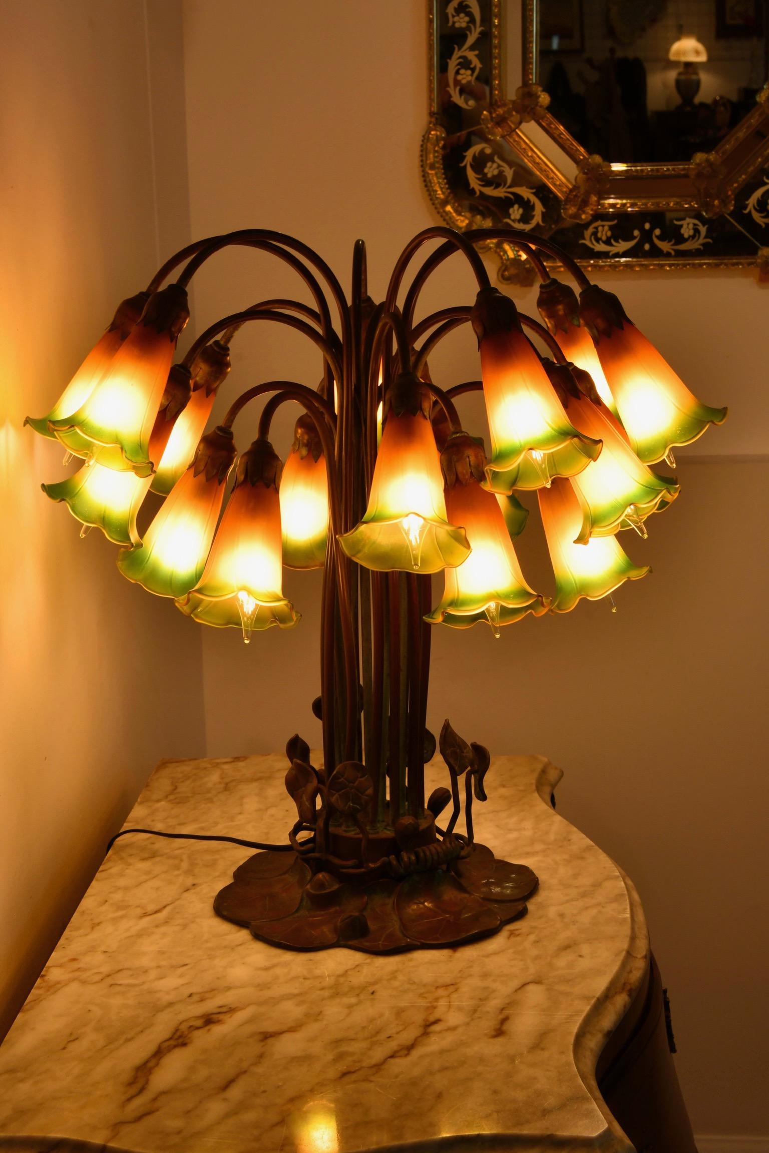 Tiffany Style Lily Table Lamp For Sale 4