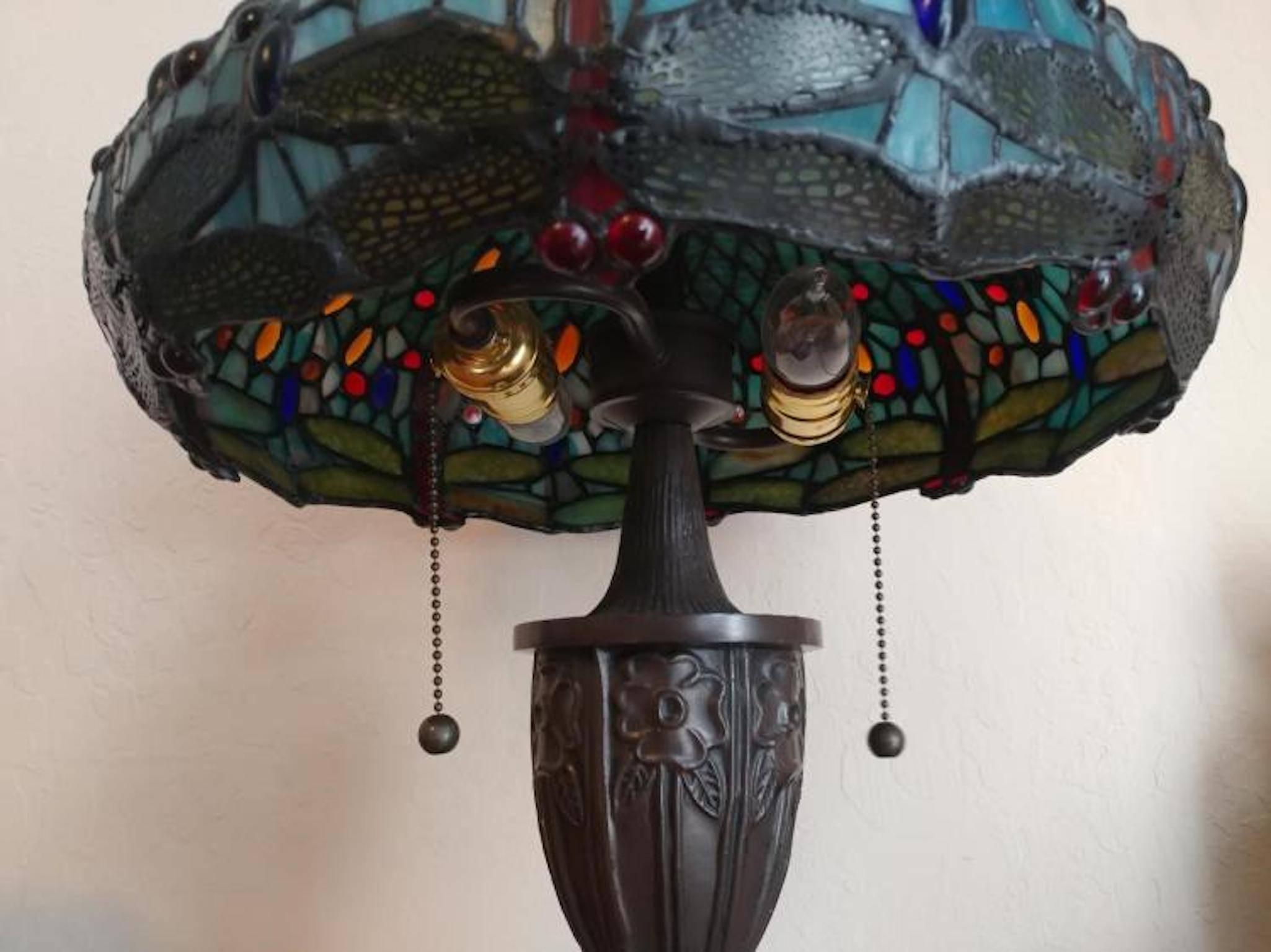 Tiffany style stain glass table lamp.
