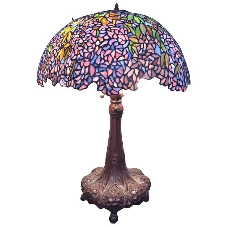 Lampe de table en verre teinté Art Nouveau Style Tiffany sur 1stDibs | lampe  tiffany art nouveau