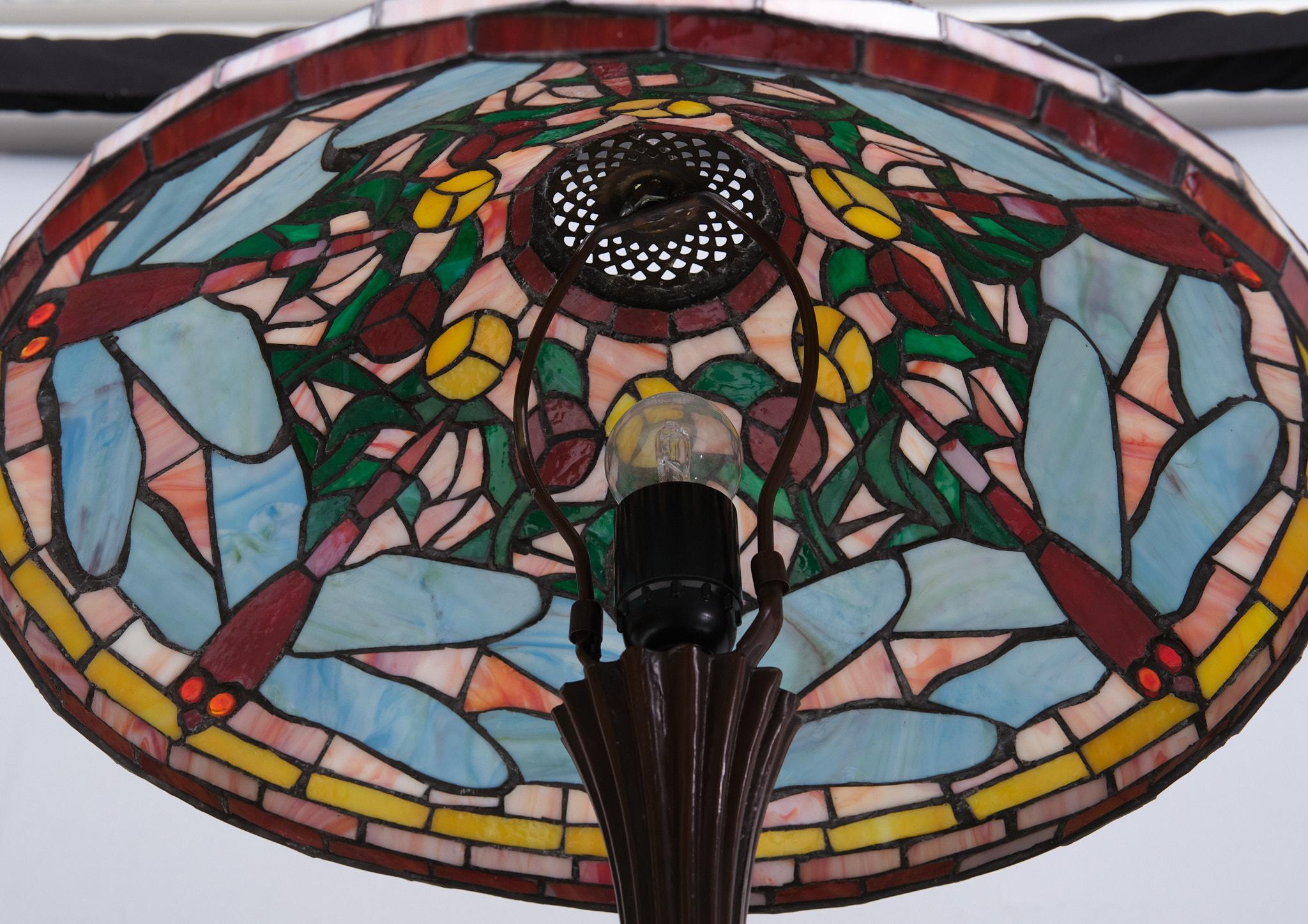 American Tiffany style stained Glass Dragonfly Table lamp 1980s   For Sale