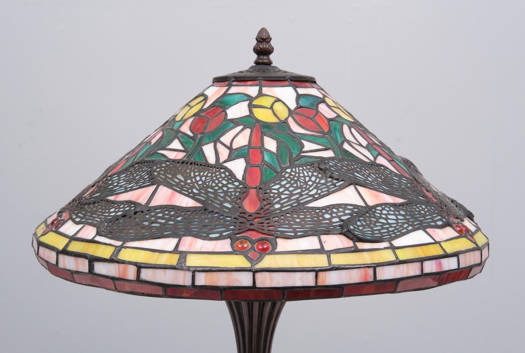 Late 20th Century Tiffany style stained Glass Dragonfly Table lamp 1980s   For Sale