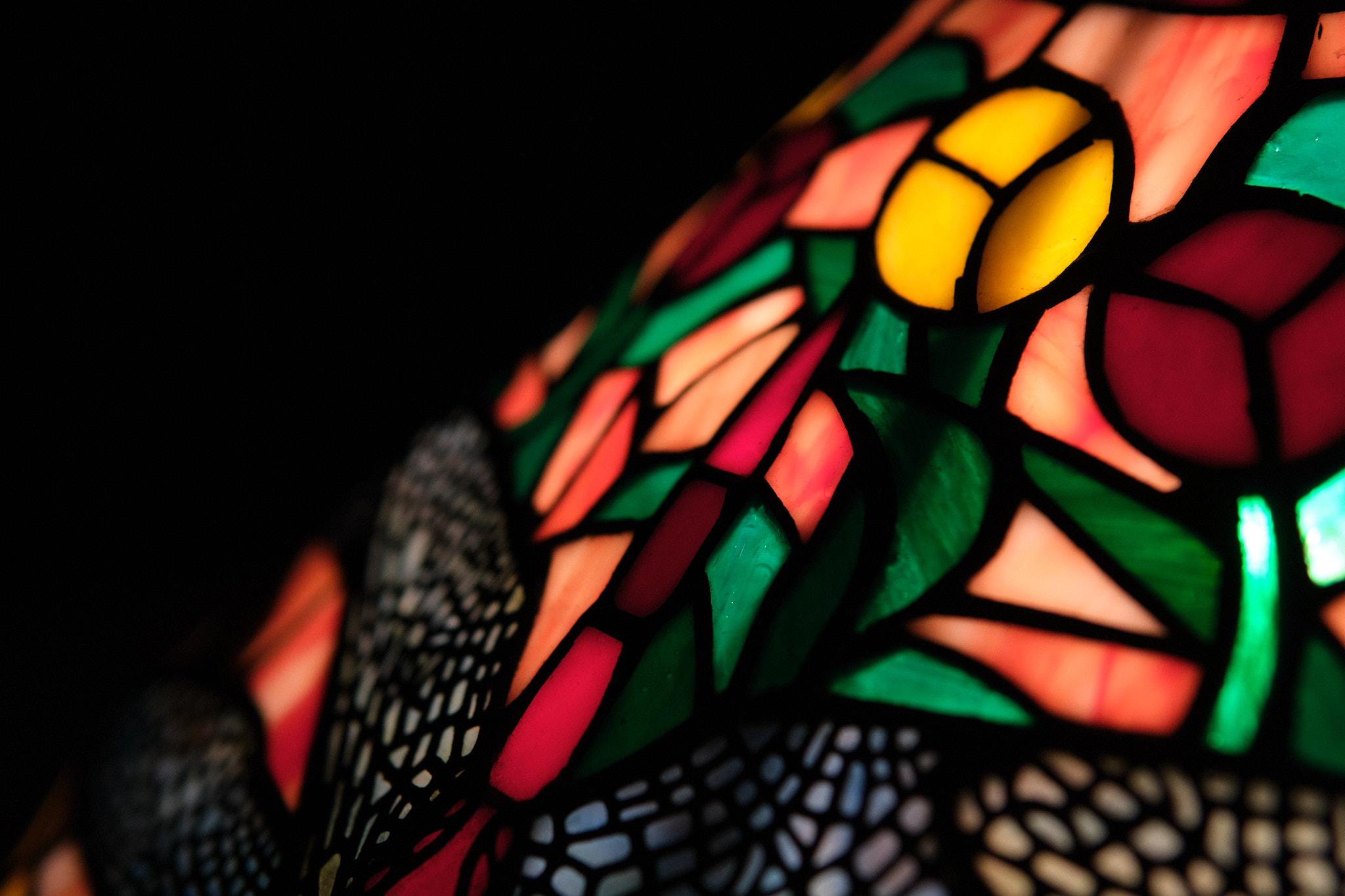 Tischlampe mit Libellen aus Buntglas im Tiffany-Stil, 1980er Jahre   im Angebot 2