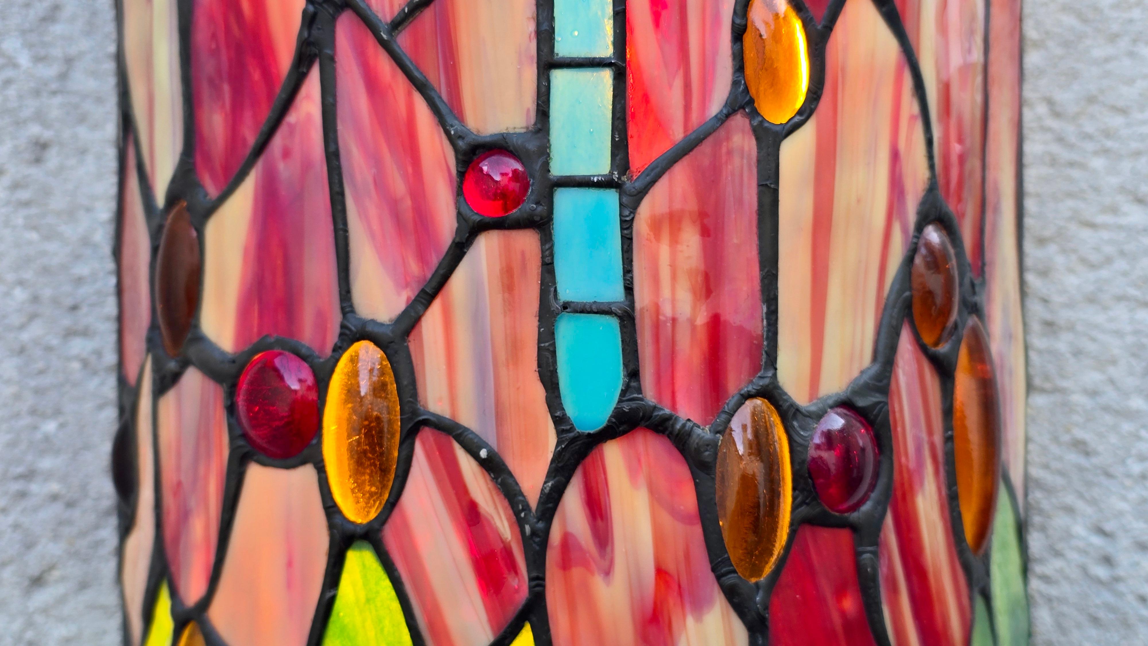 Aplique de pared con forma de libélula y vidrieras estilo Tiffany, finales del siglo XX en venta 1