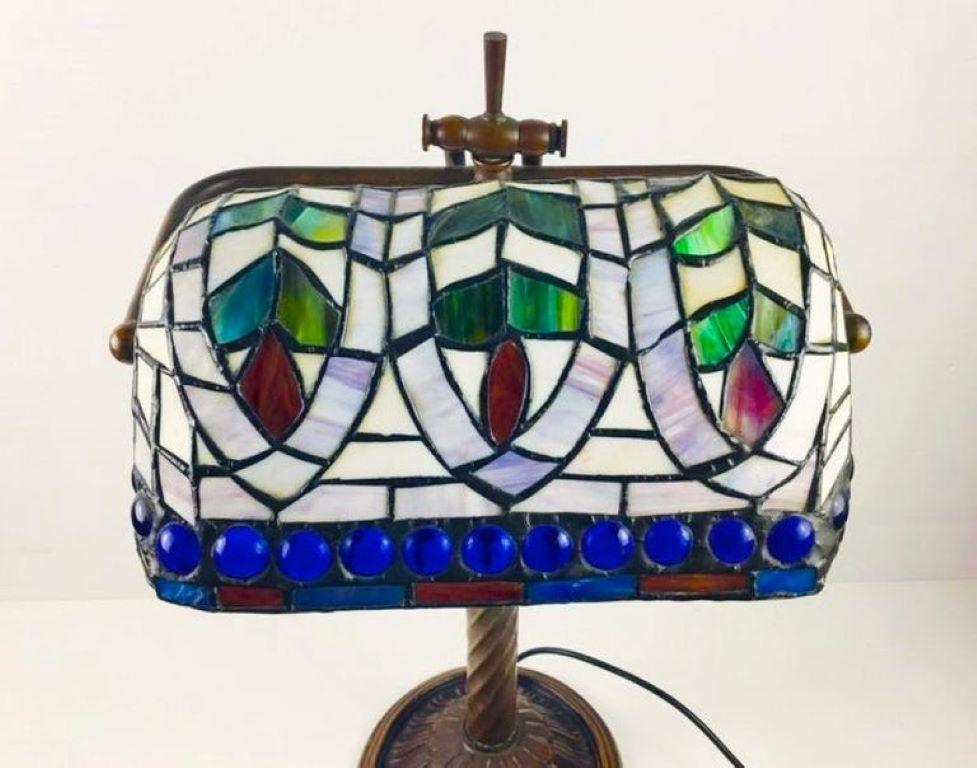 Tiffany Style Stained glass Tischlampe oder Schreibtischlampe, 1950er Jahre (20. Jahrhundert) im Angebot
