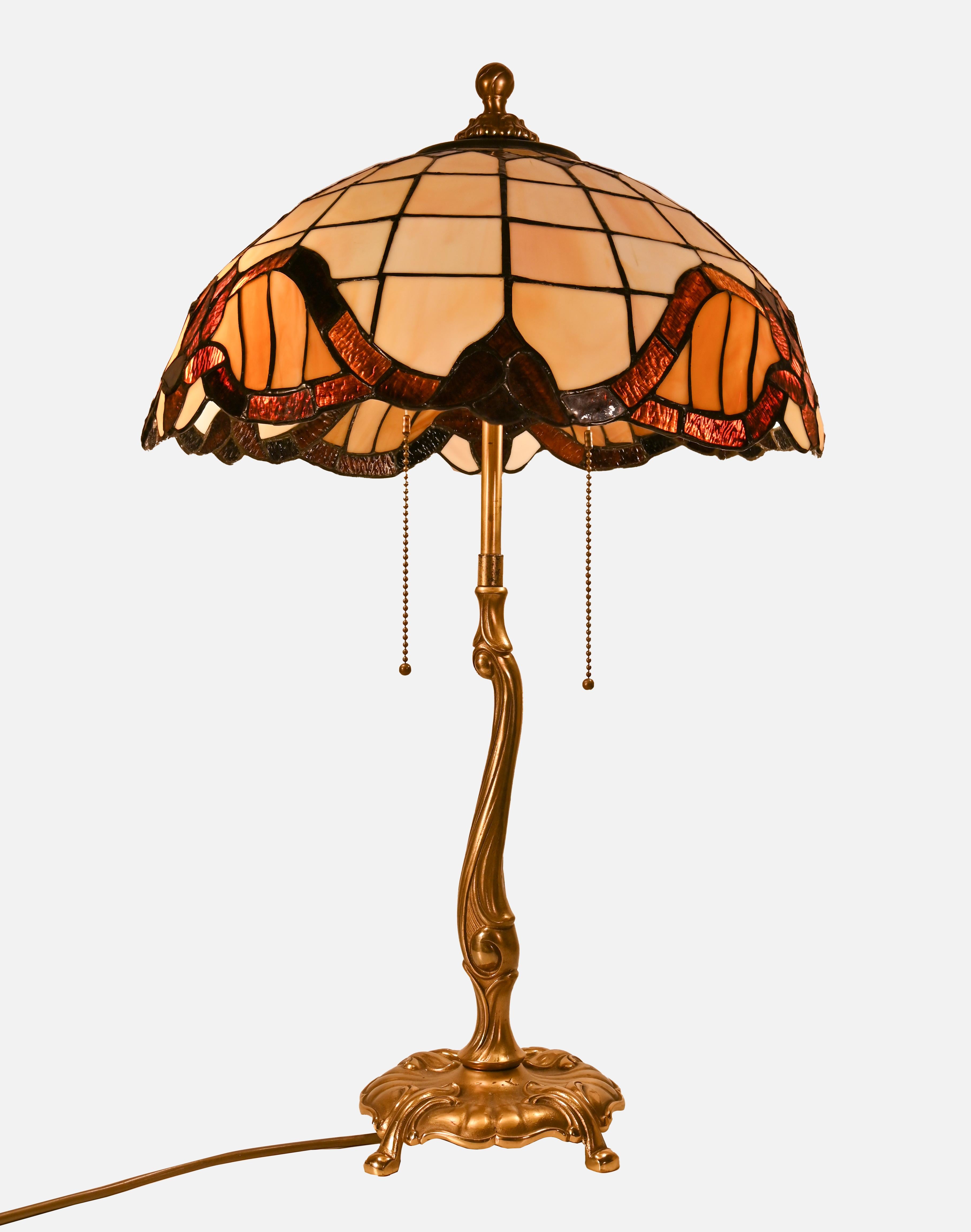 Tiffany Style Table Lamp, 1950s For Sale 2