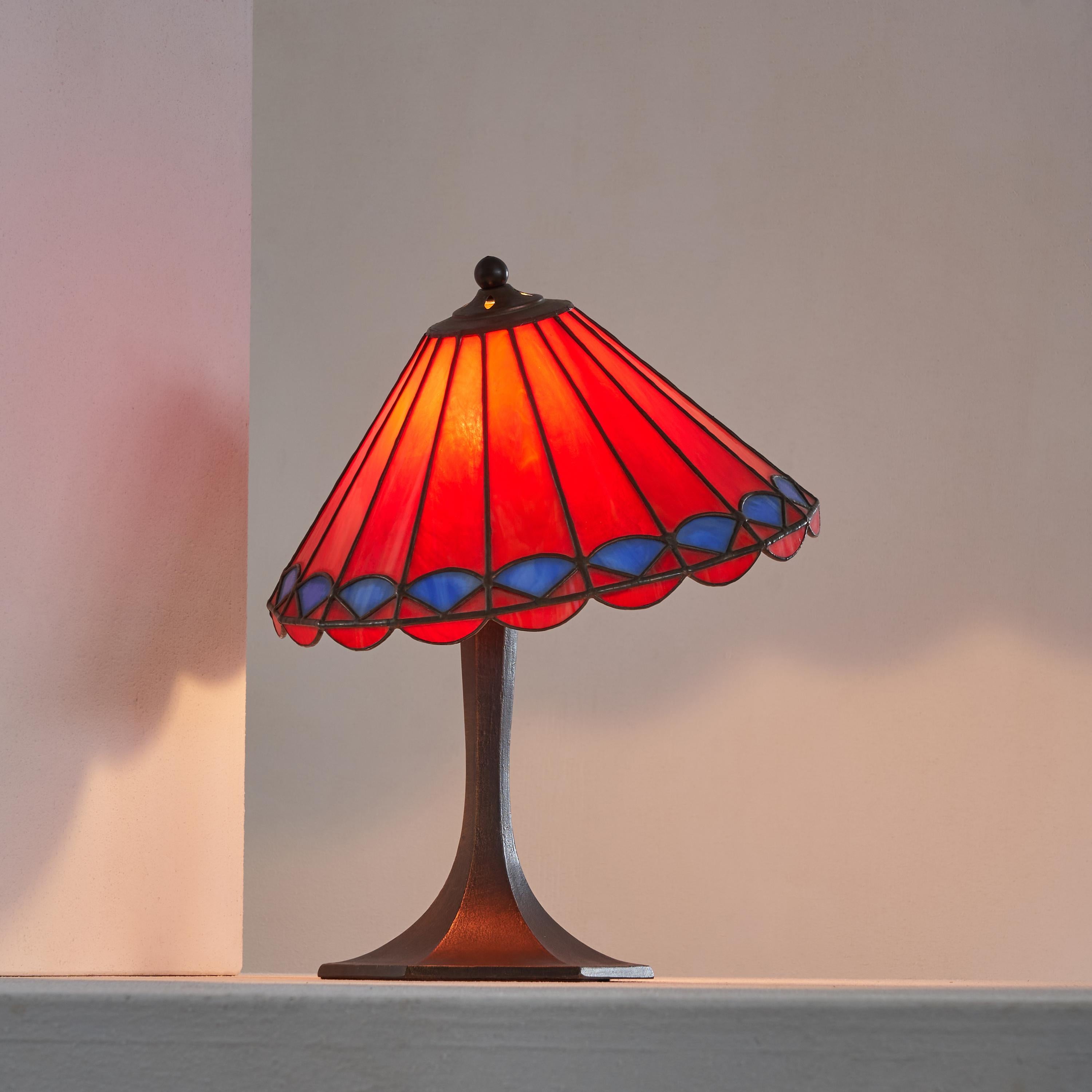 Art Deco Tiffany Style Table Lamp in Metal and Stained Glass 1950s