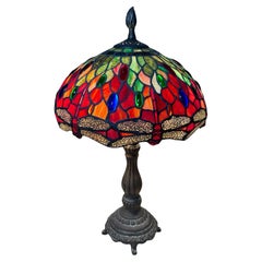 Lampe de table de style Tiffany avec motif de libellules