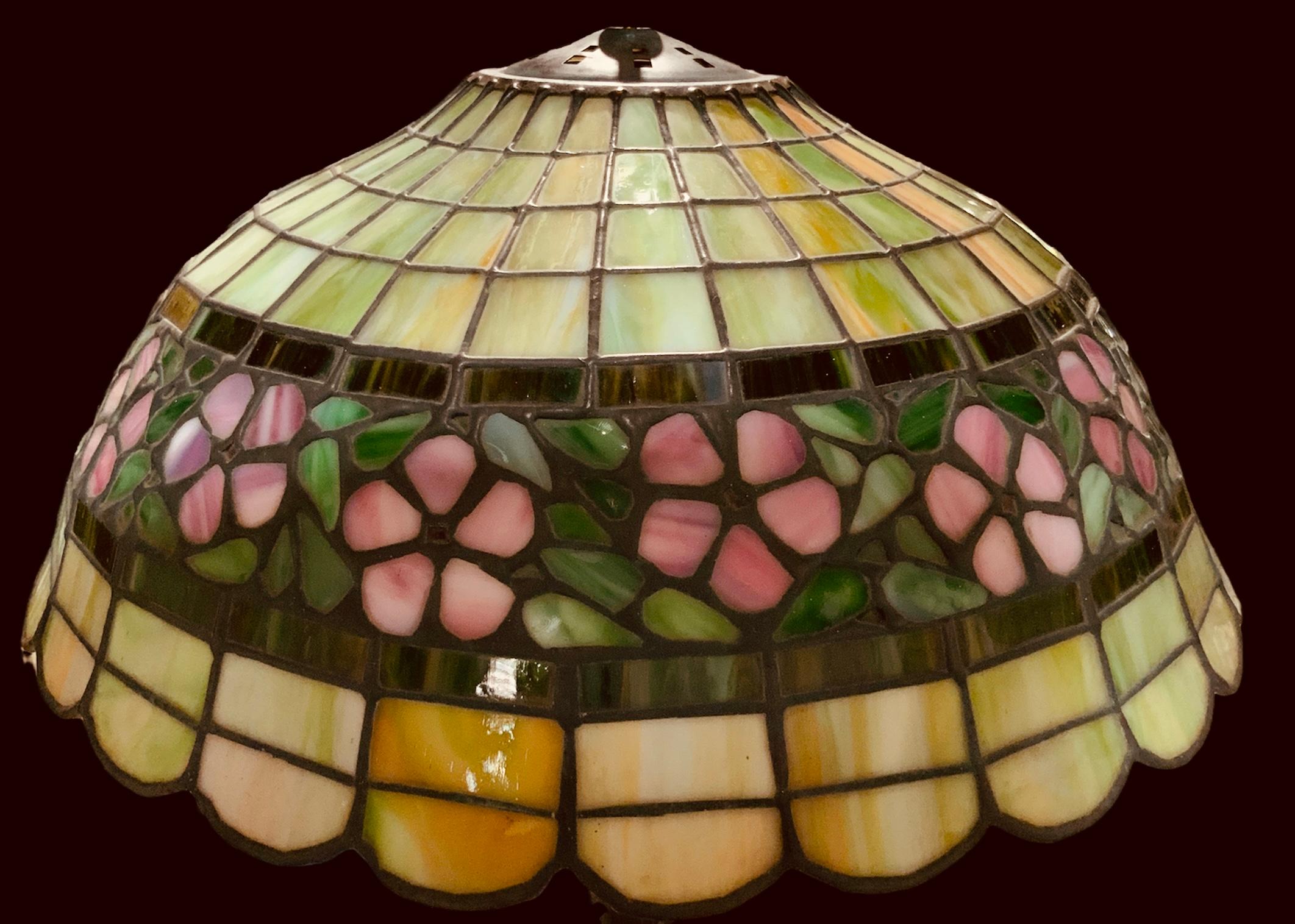 20th Century Tiffany & Co. Style Table Lamp With Impatient Walleriana Flowers Design
