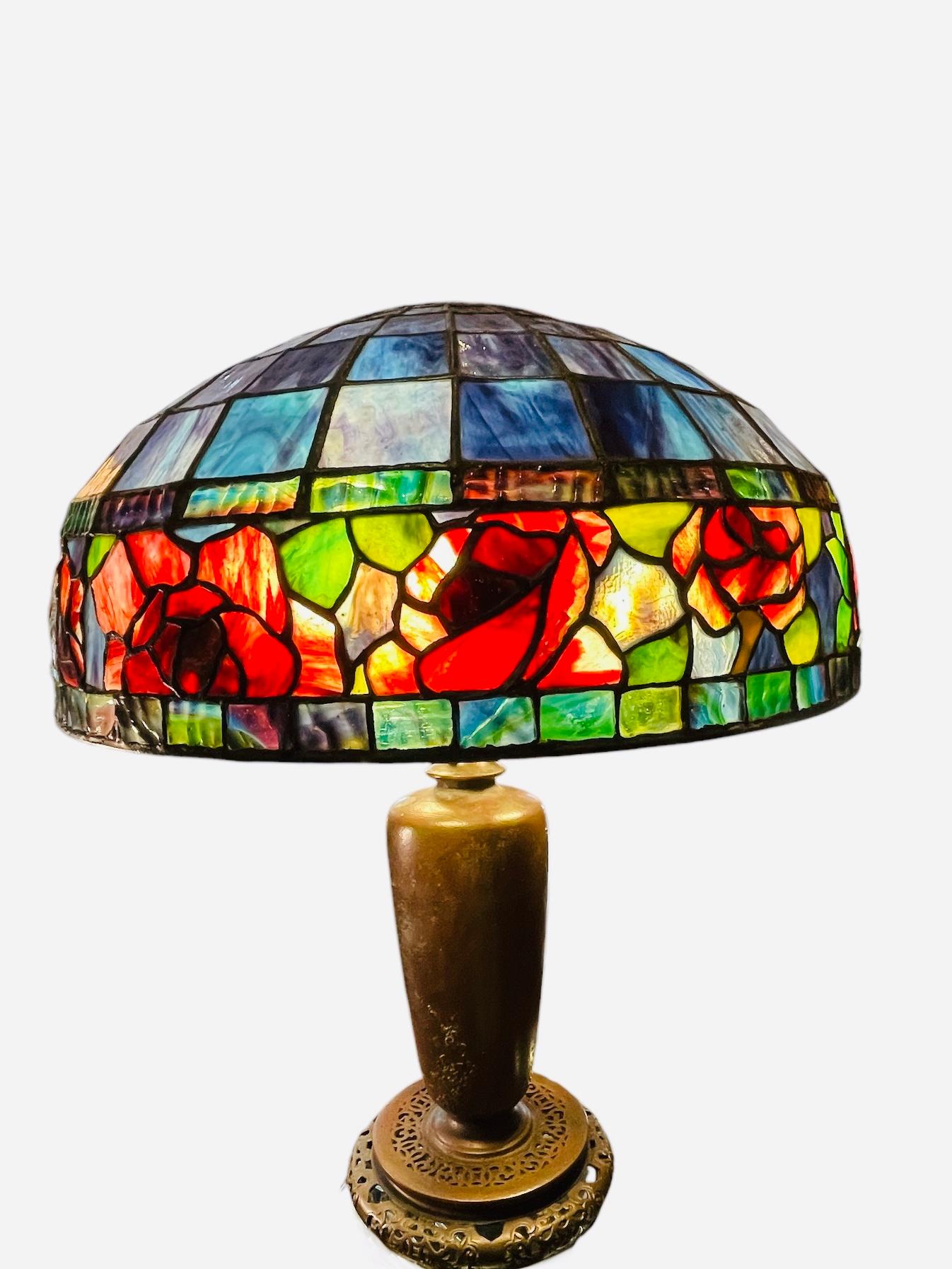 Tiffany Style Table Lamp With Red Roses Flowers For Sale 3