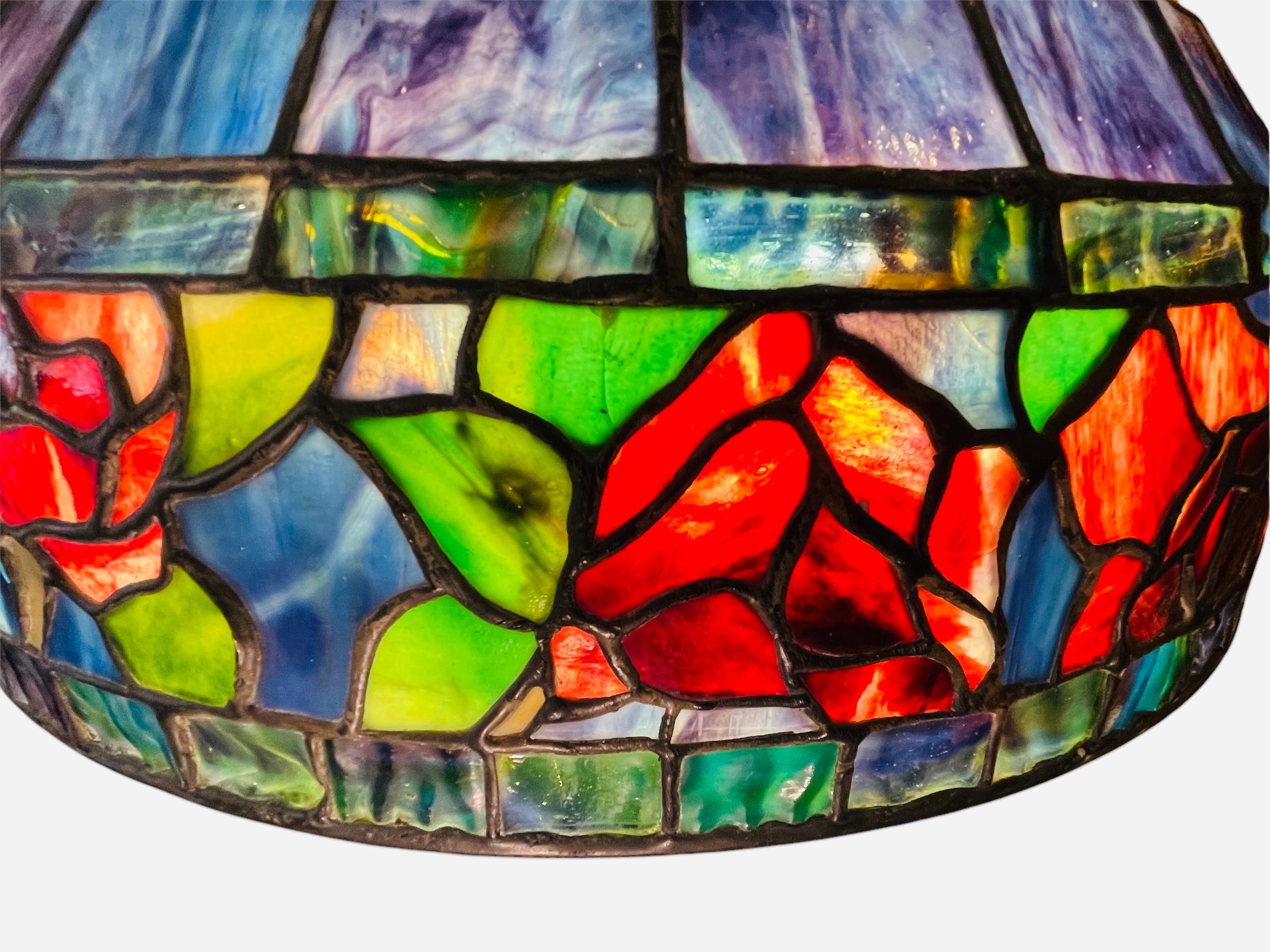 Tiffany Style Table Lamp With Red Roses Flowers For Sale 4