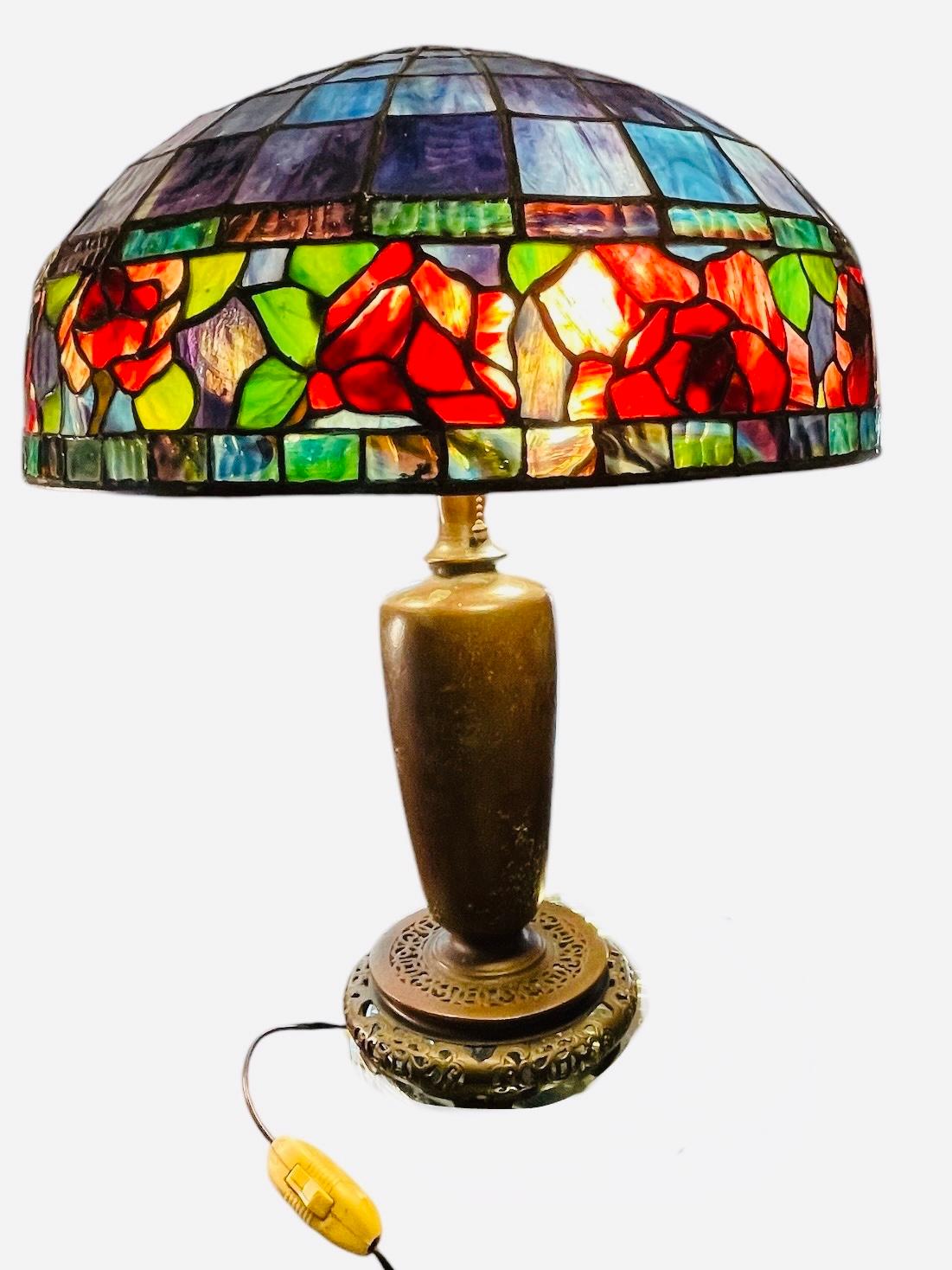 Tiffany Style Table Lamp With Red Roses Flowers For Sale 6