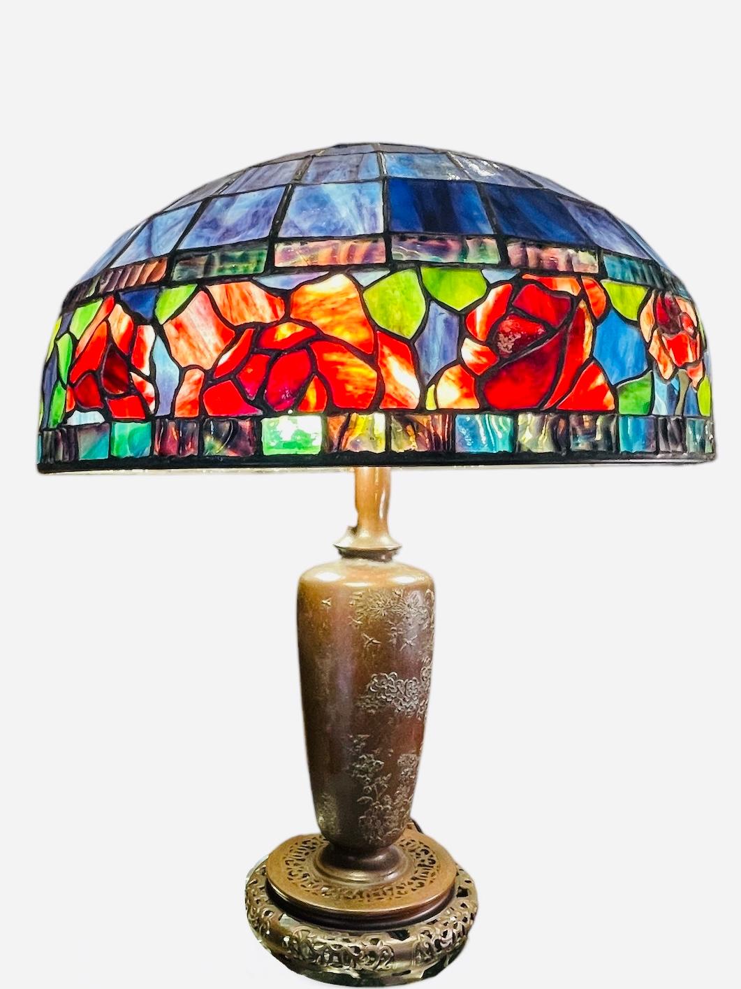 Tiffany Style Table Lamp With Red Roses Flowers For Sale 10