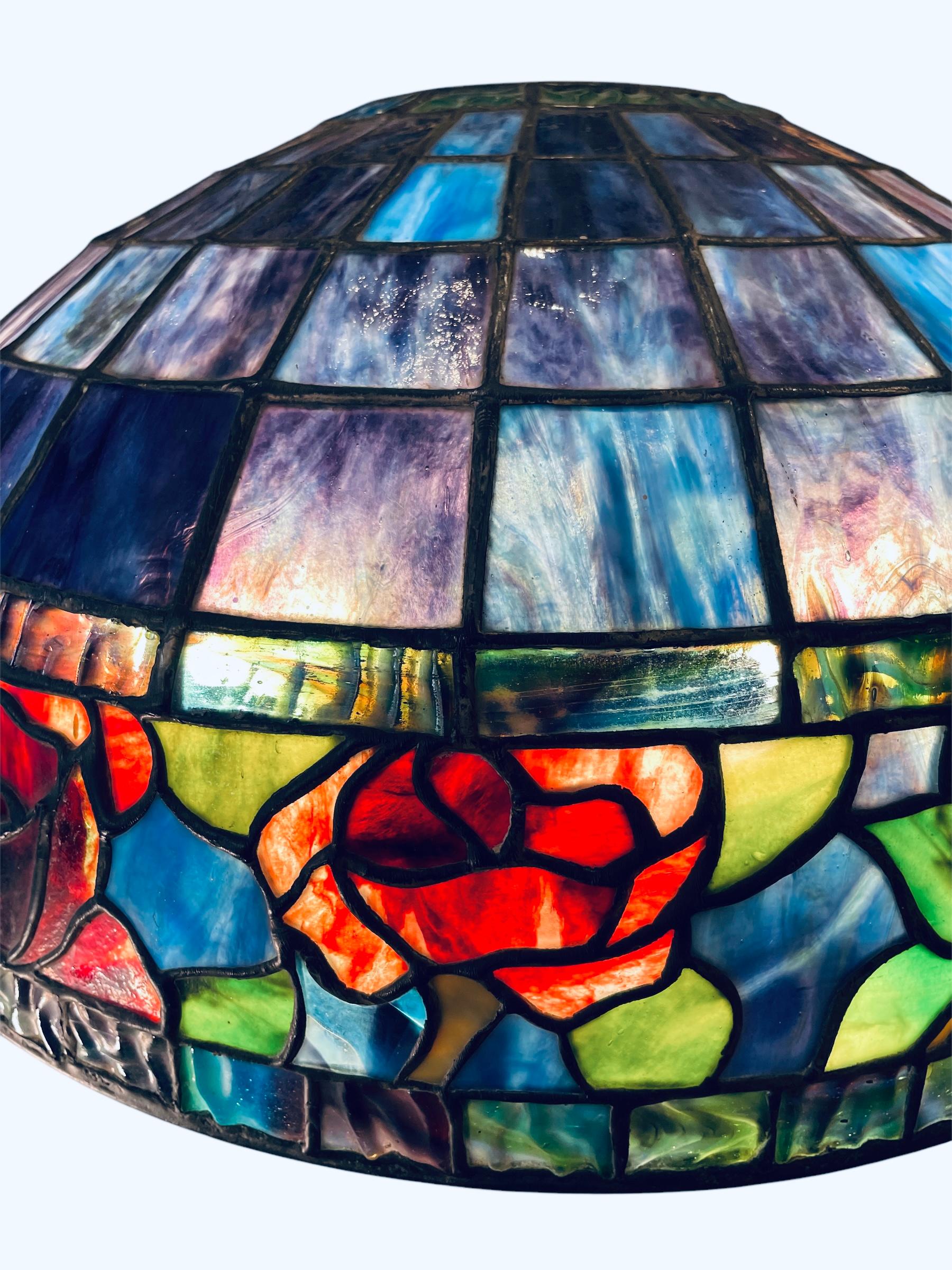 Stained Glass Tiffany Style Table Lamp With Red Roses Flowers For Sale