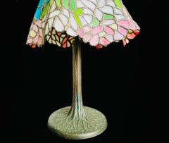 Tiffany Style Table Lamp with Wisteria Flowers Design