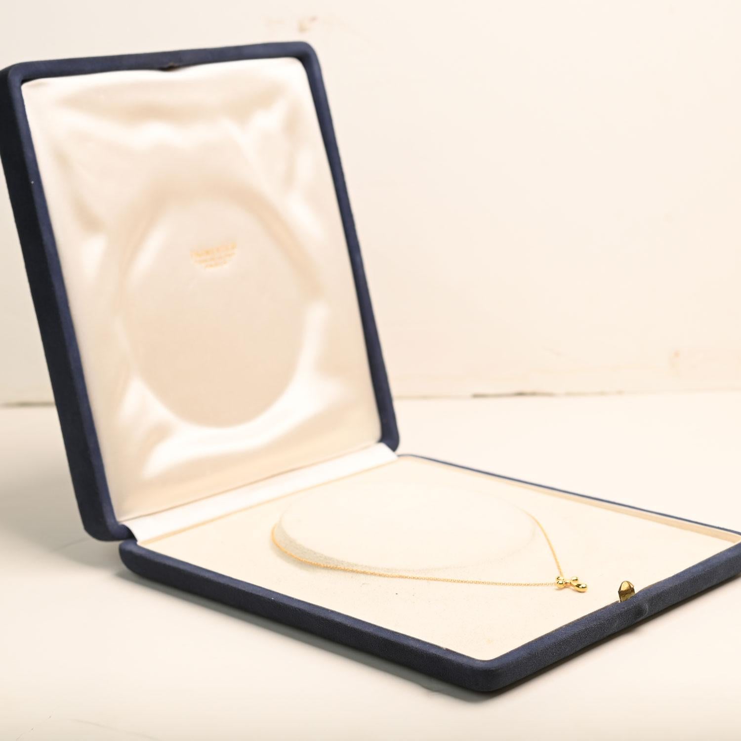 Collana Tiffany a forma di T, oro giallo 18 carati In condizioni ottime in vendita a New York, NY