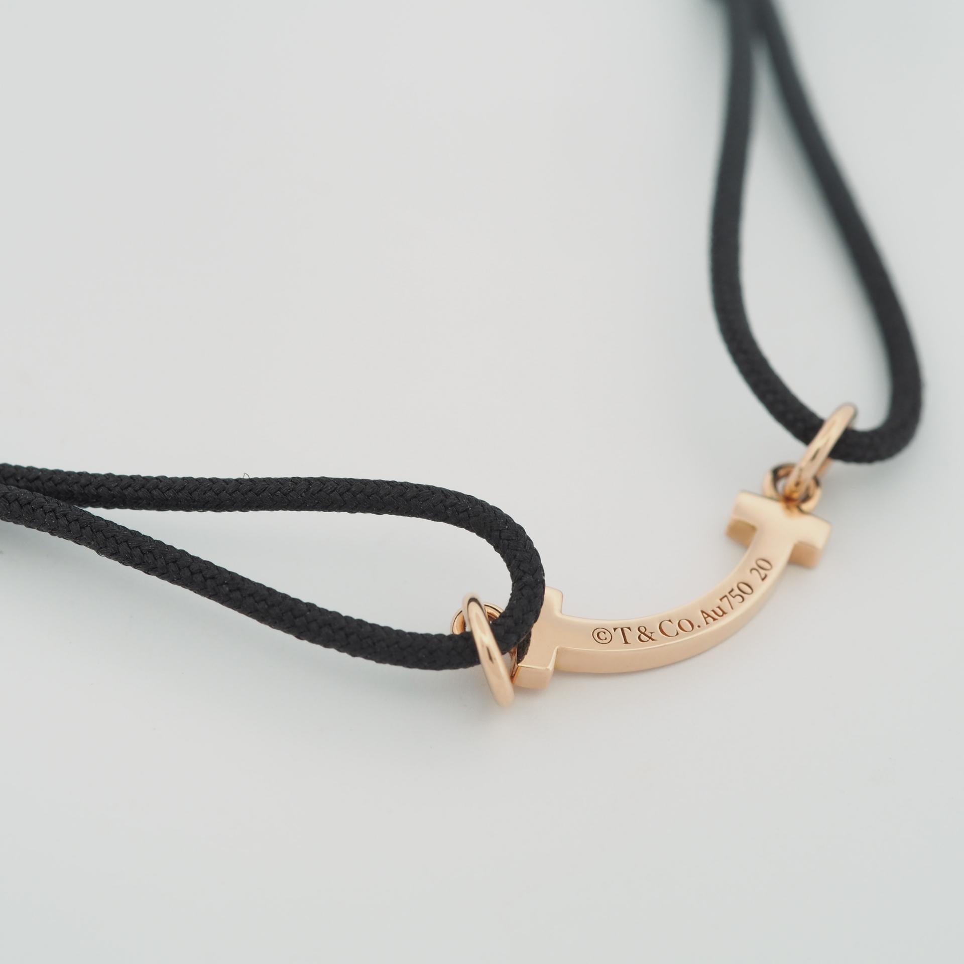 Pulsera Tiffany T Smile en oro rosa con cordón negro 1