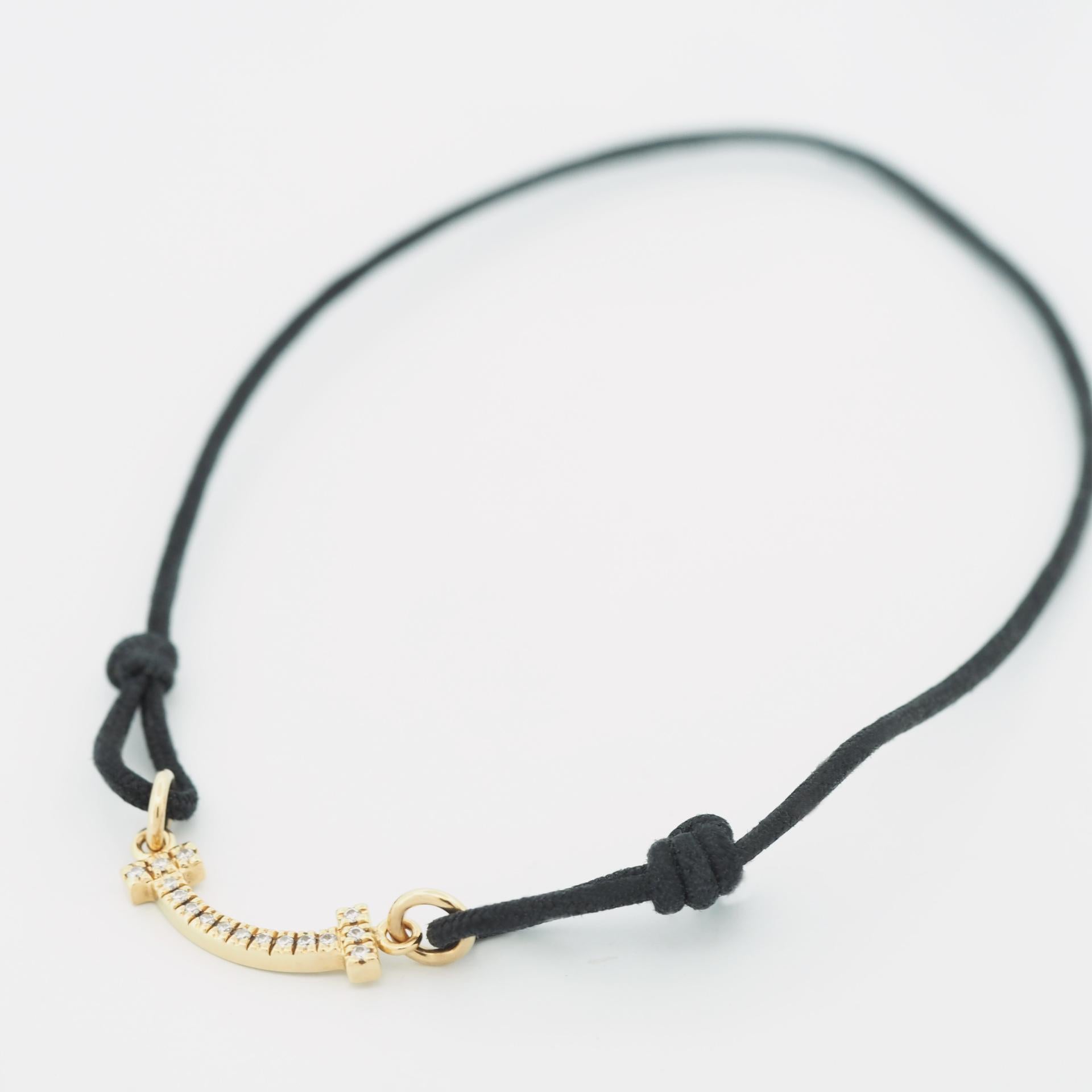 Marca: Pulsera Tiffany T Smile Auténtica Edición Limitada
Piedras: Diamante (0,04 ct)
Metal: Oro amarillo de 18 quilates
Longitud de la pulsera: Ajustable, se adapta a muñecas de 5,25