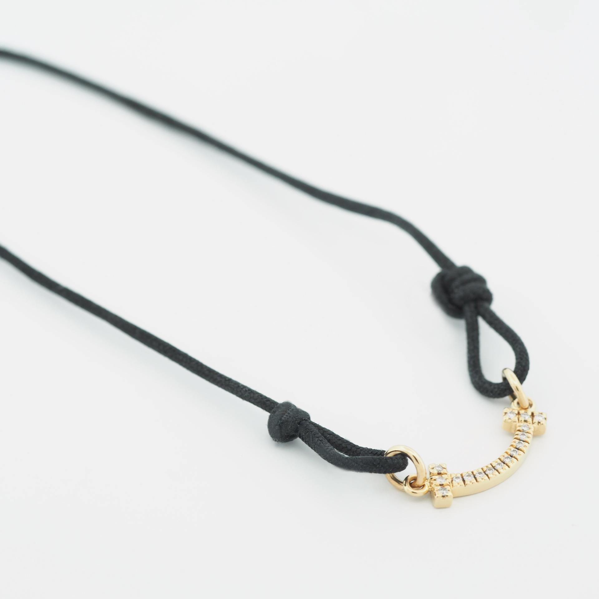 Tiffany T Smile Pulsera Con Diamantes Oro Amarillo Edición Limitada Cordón Negro Corte redondo en venta