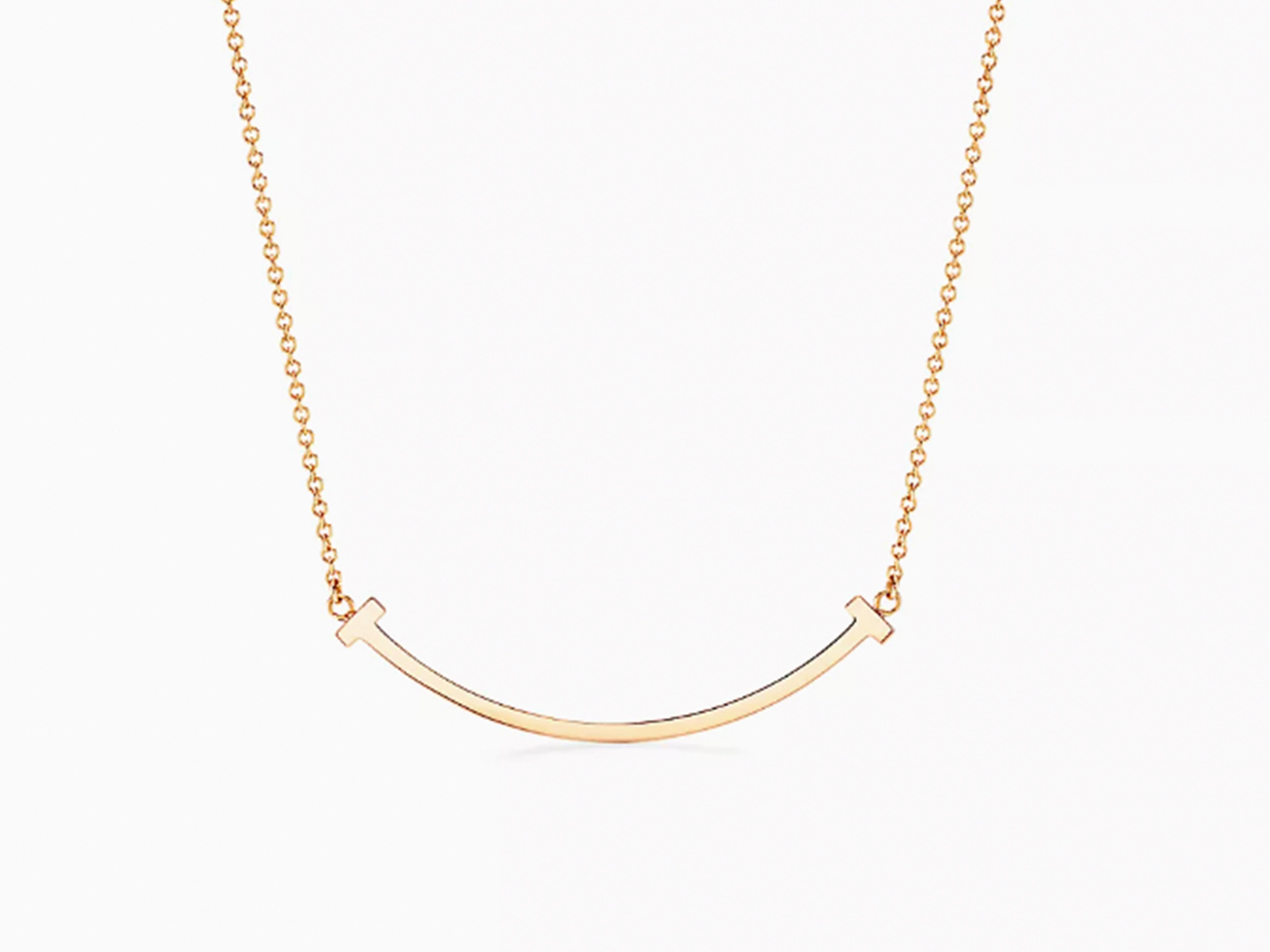 Necklace Specifications:

Brand: Tiffany & Co.

Metal: 18k Yellow Gold

Pendant Measurements: 1.40