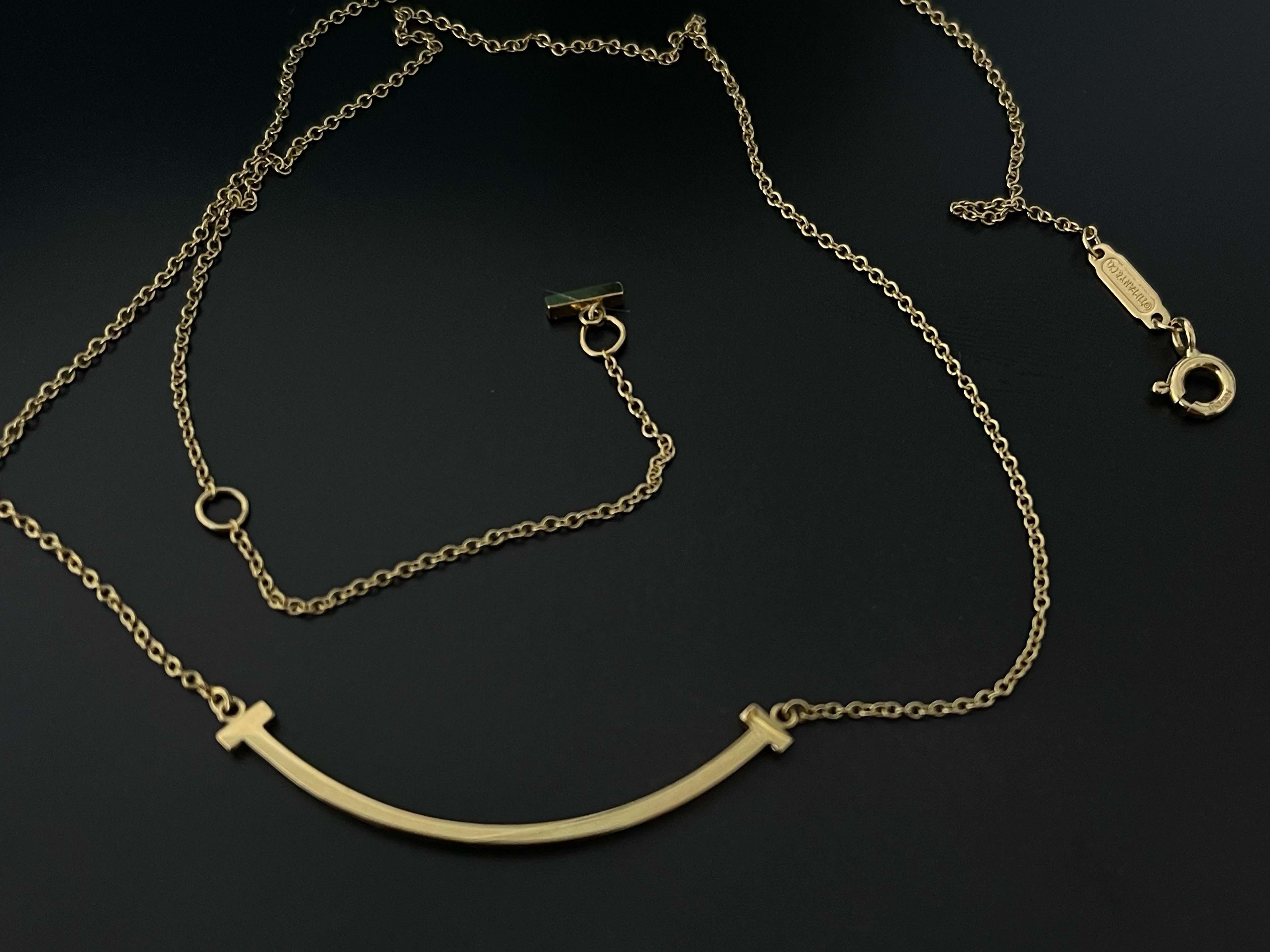 Tiffany T Smile Pendant Necklace in 18k Yellow Gold, Small In Excellent Condition In Honolulu, HI